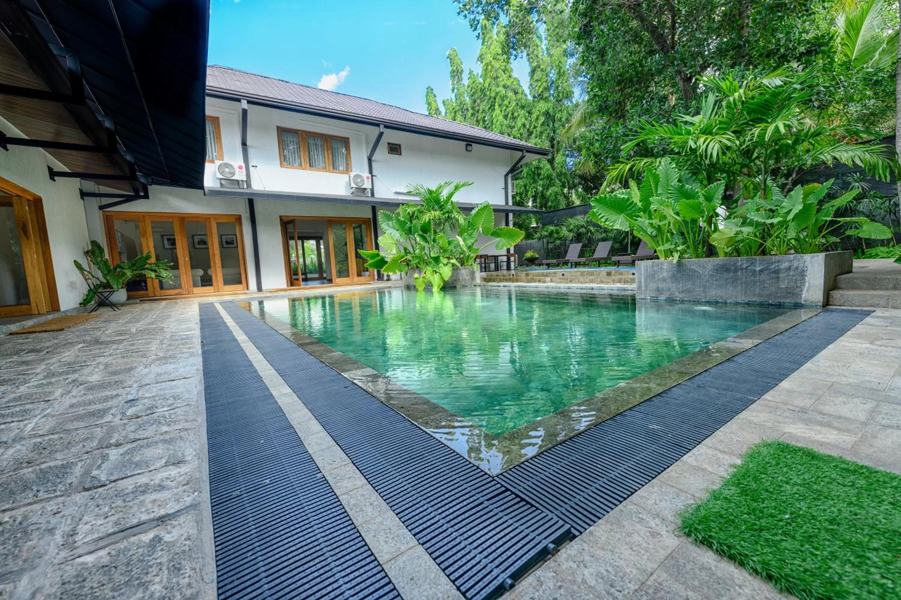 Property building in Aryana Boutique Hotel