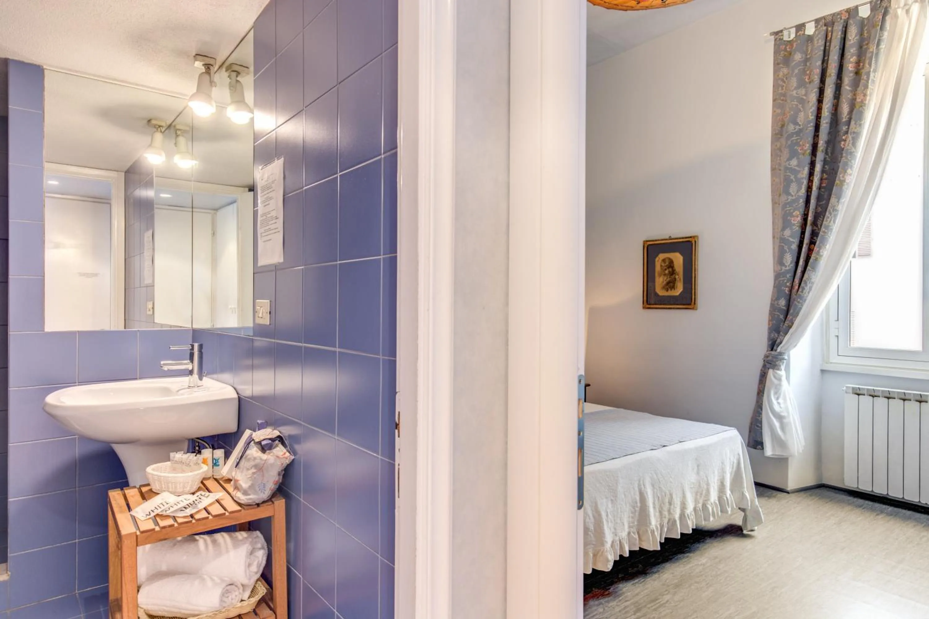 Bathroom, Bed in La Casa Di Amy