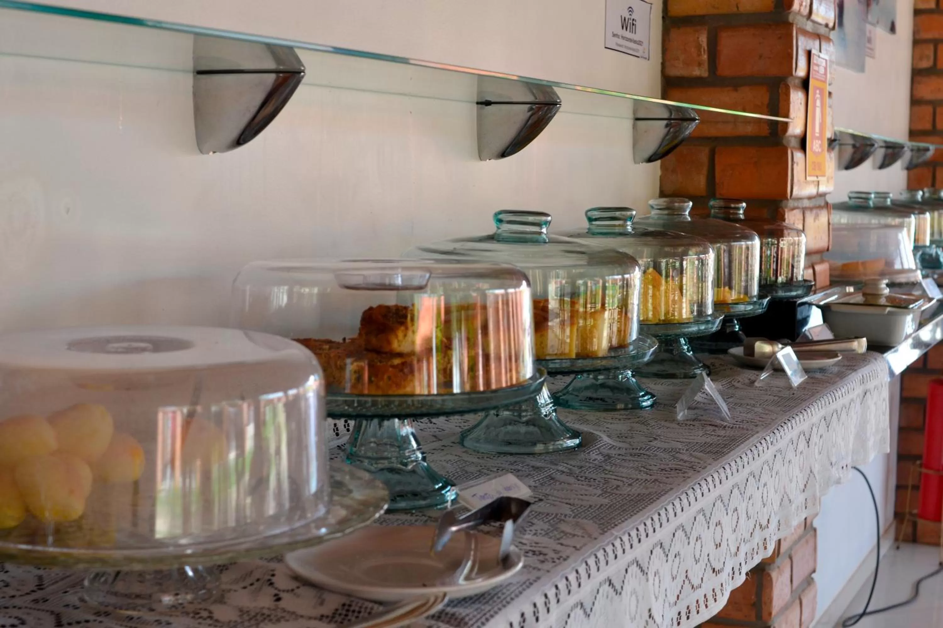 Buffet breakfast in Pousada Vasto Horizonte