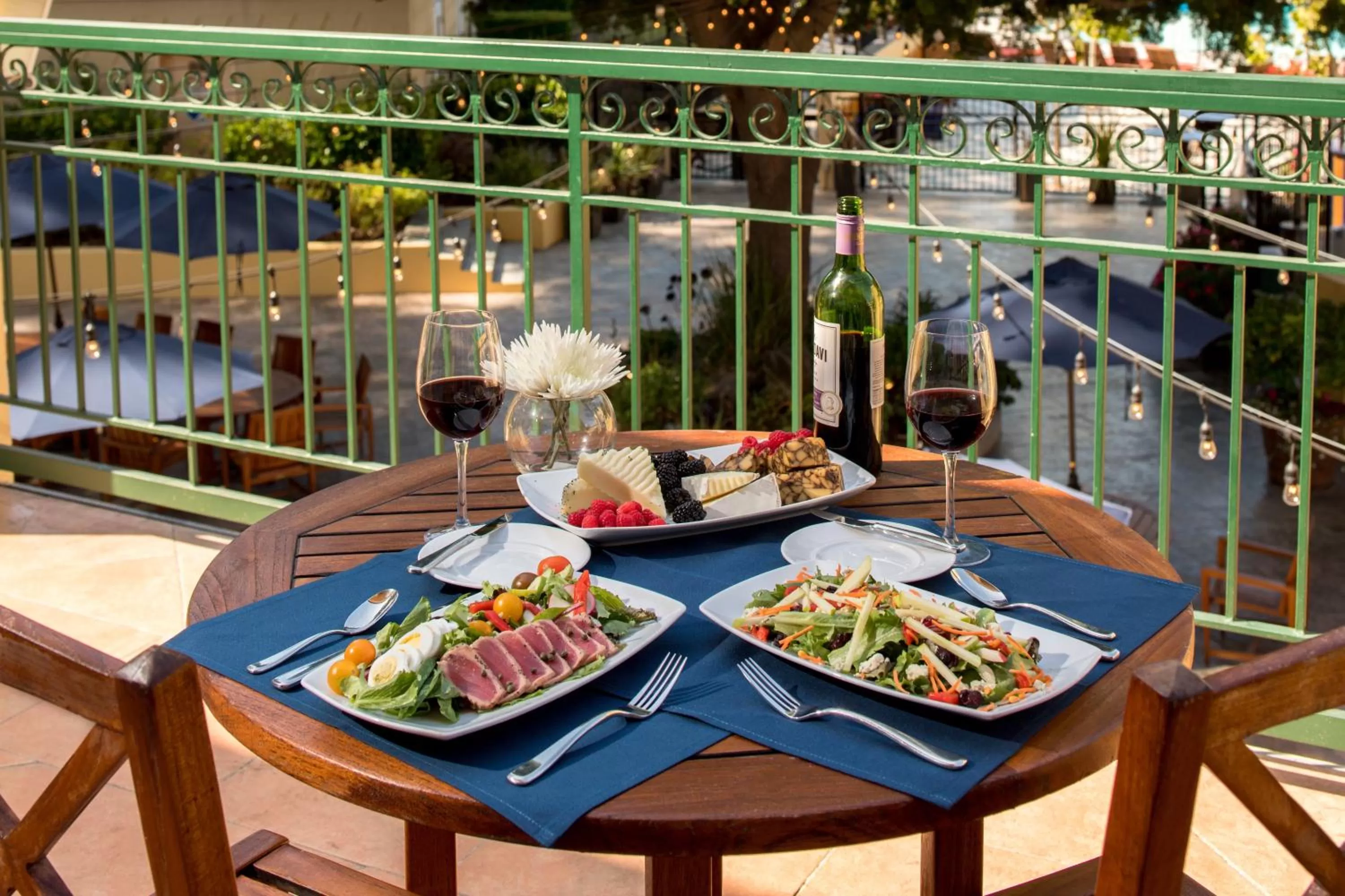Bedroom in Crowne Plaza Cabana Hotel by IHG