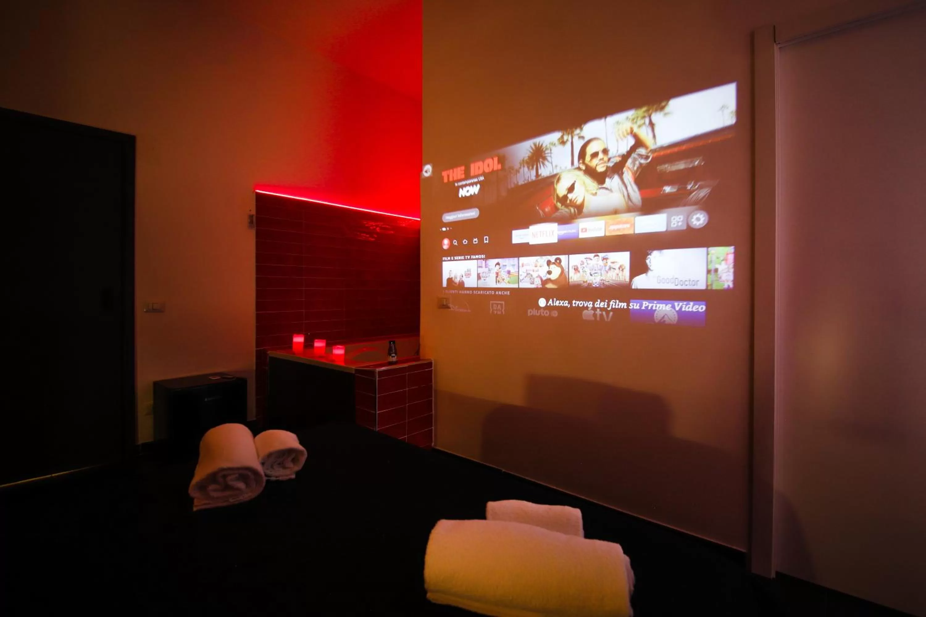 TV/Entertainment Center in casa interattiva Naples'Secrets