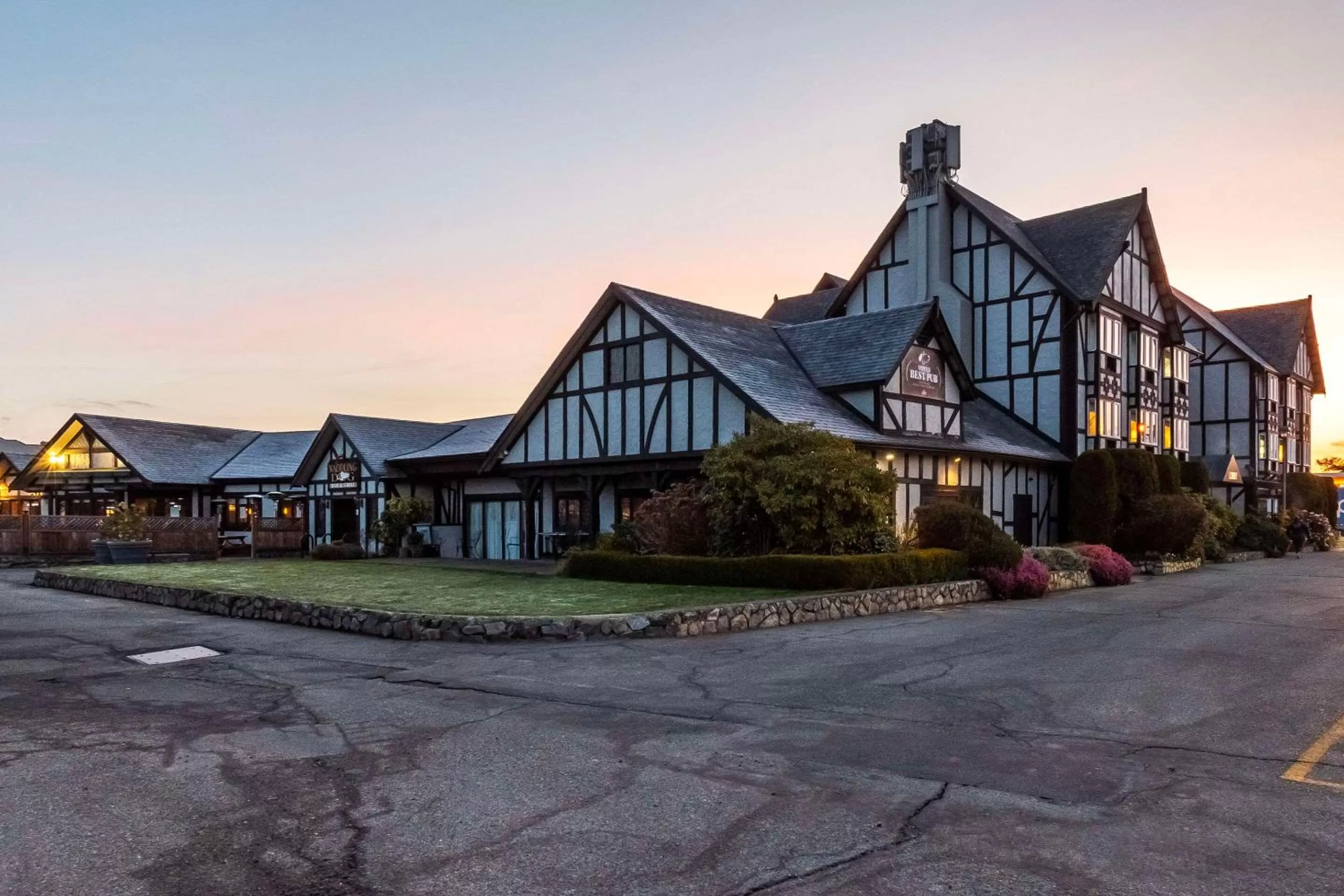 Property building in Quality Inn Waddling Dog