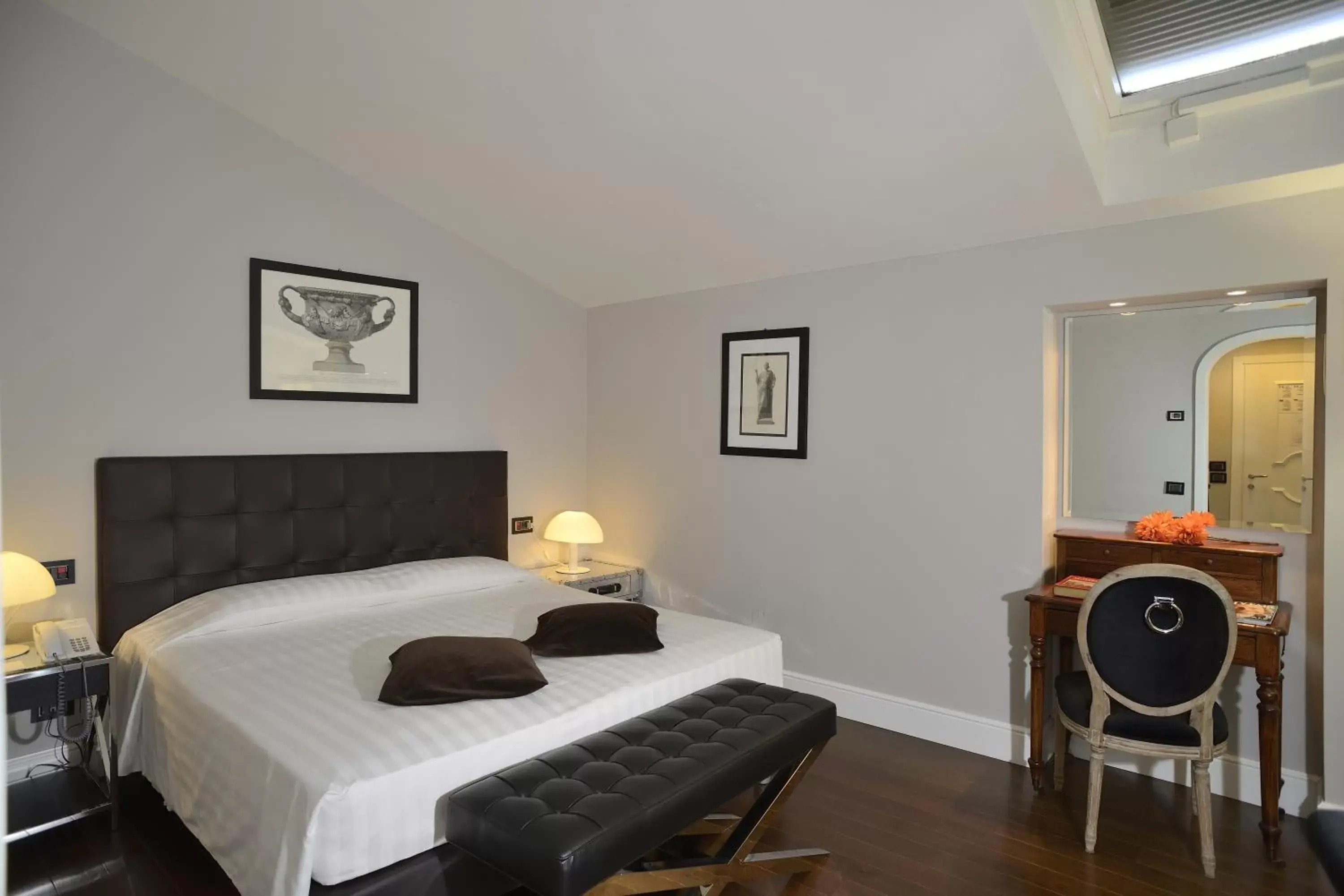 Classic Double or Twin Room in Hotel Roma Classic Double or Twin Room in Hotel Roma