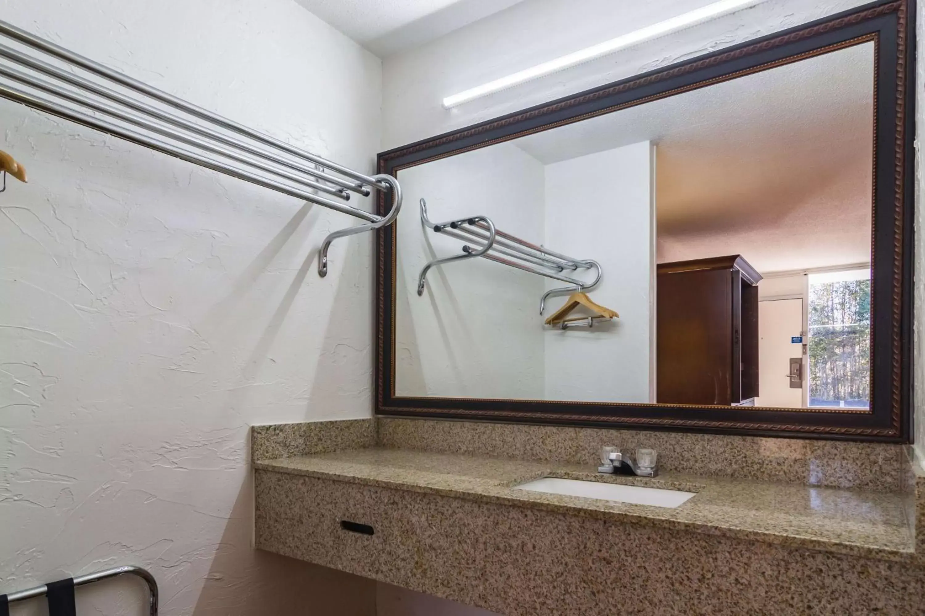 King Room - Non-Smoking in Motel 6-Townsend, GA King Room - Non-Smoking in Motel 6-Townsend, GA