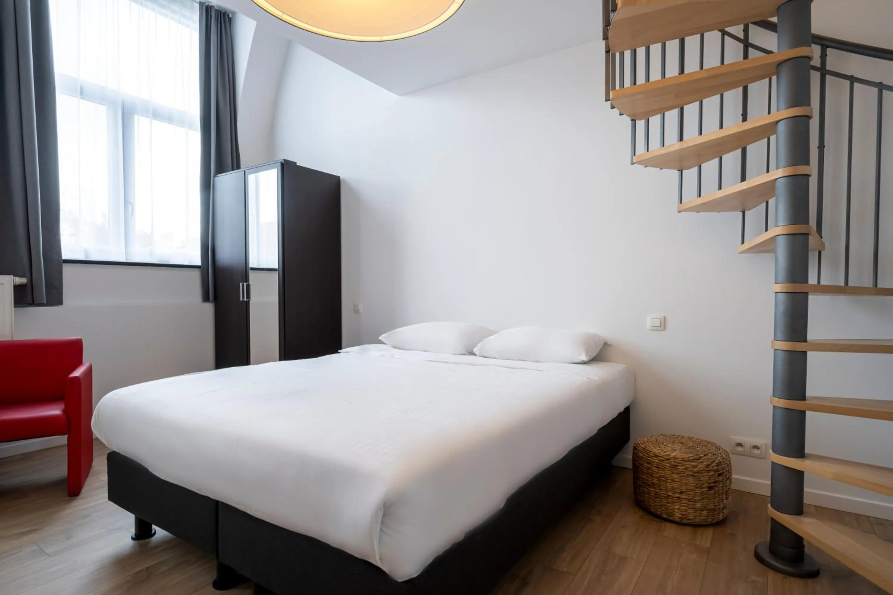 Bedroom, Bed in Beverly Hills Hotel