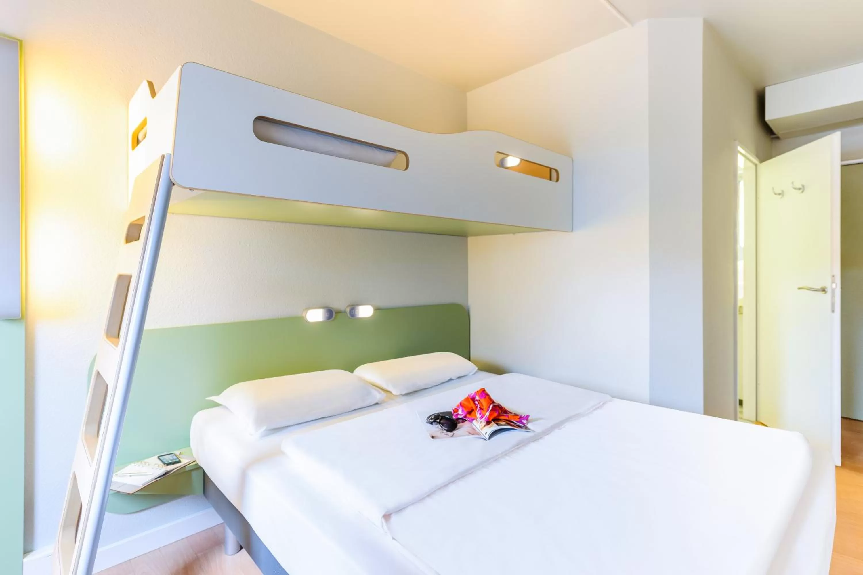 Photo of the whole room, Bed in ibis budget Luebeck City Sued