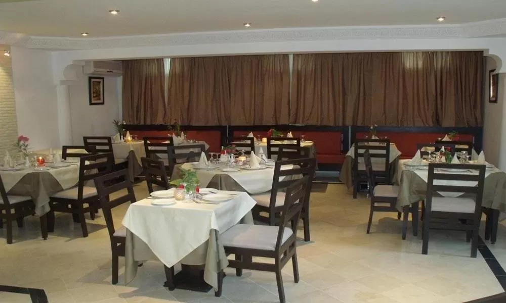 Restaurant/places to eat in Castilia suites