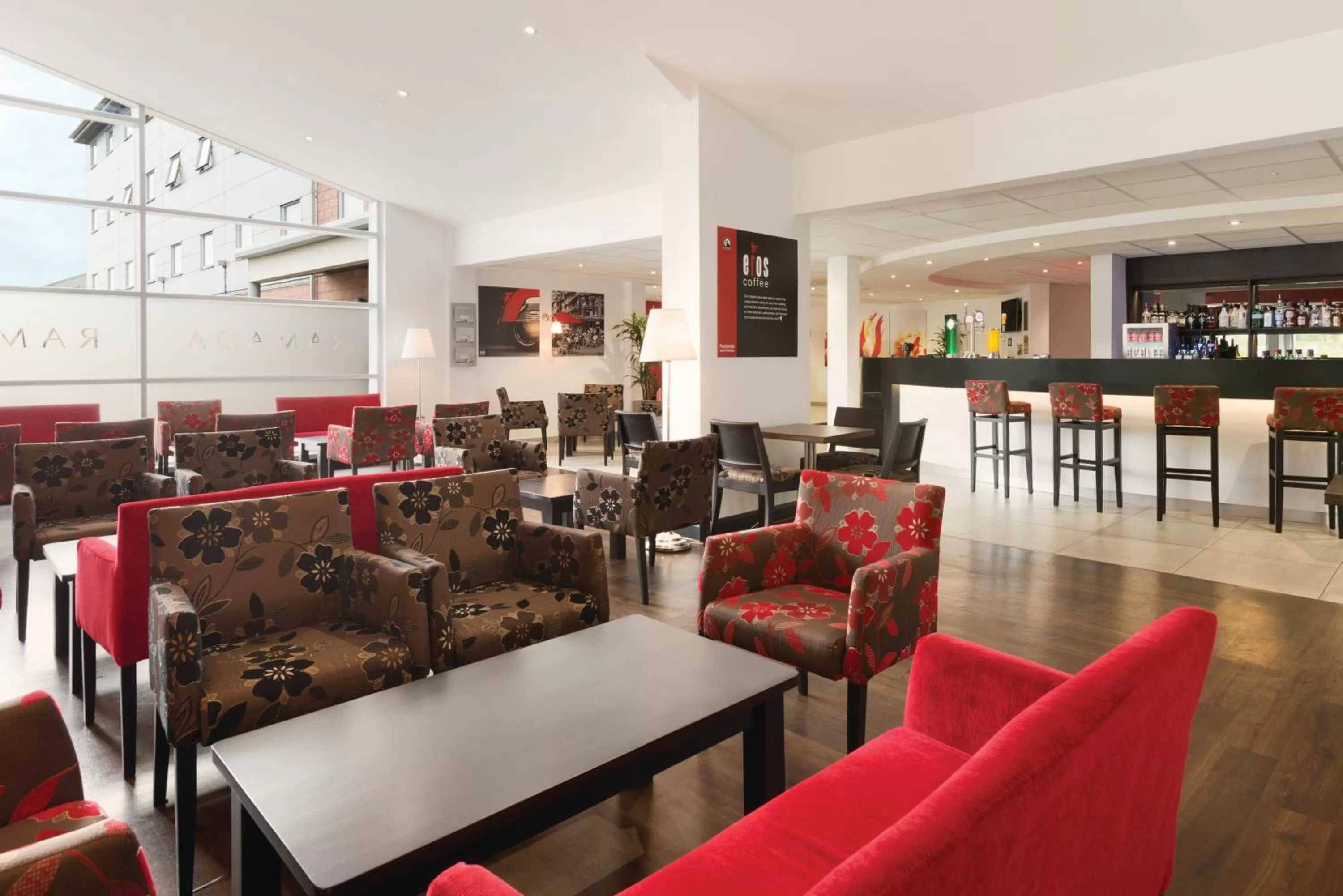 Lounge or bar in Ramada Wakefield