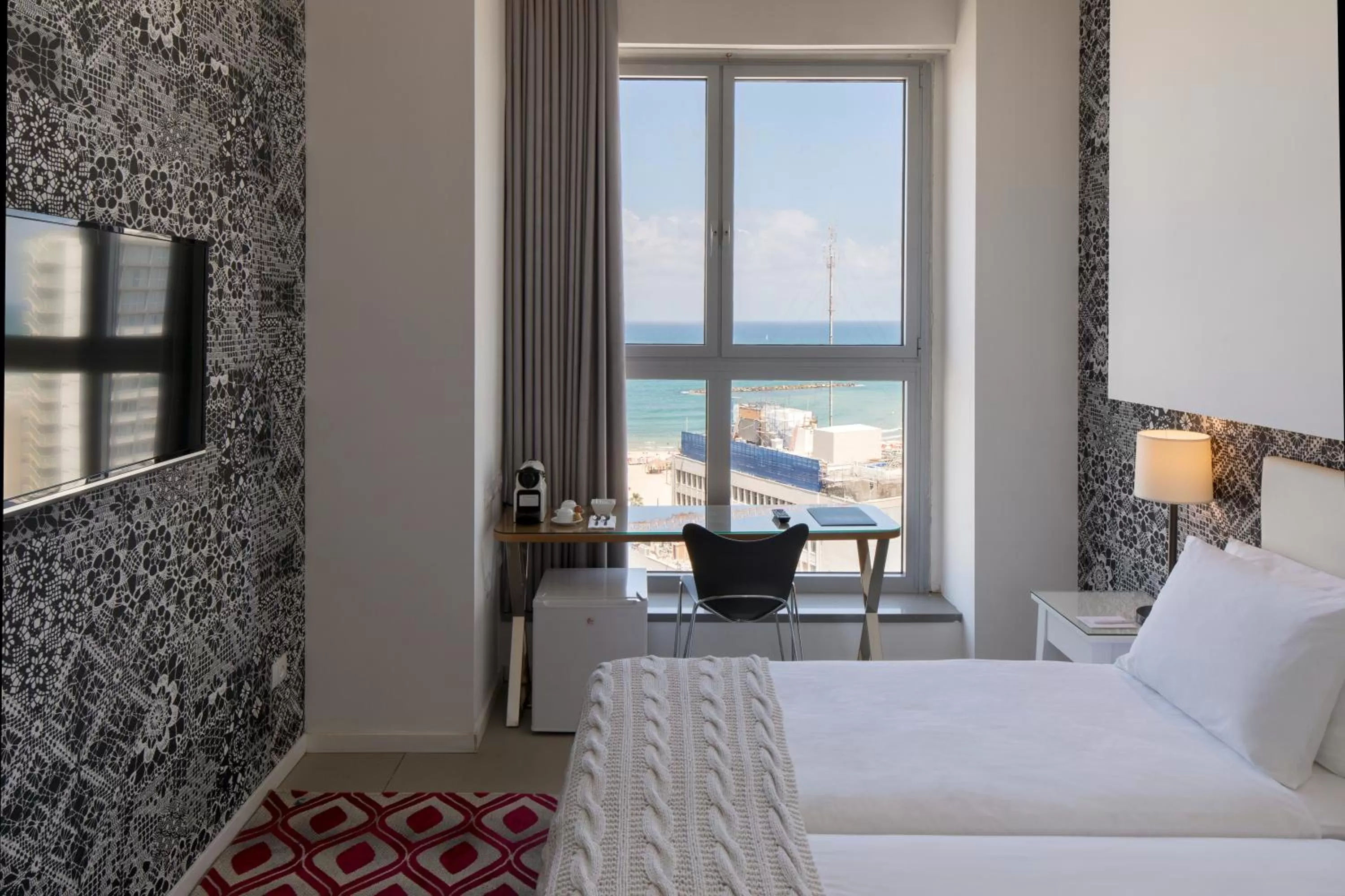 Coffee/tea facilities, Bed in Metropolitan Hotel