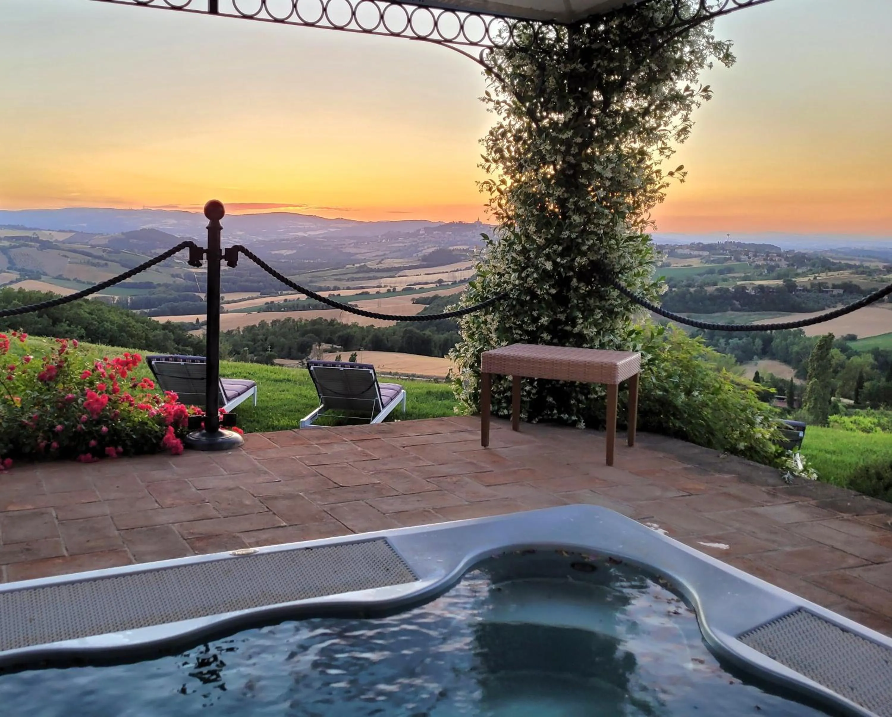 Hot Tub in Relais Todini - Residenza d'epoca - Luxury Historic house