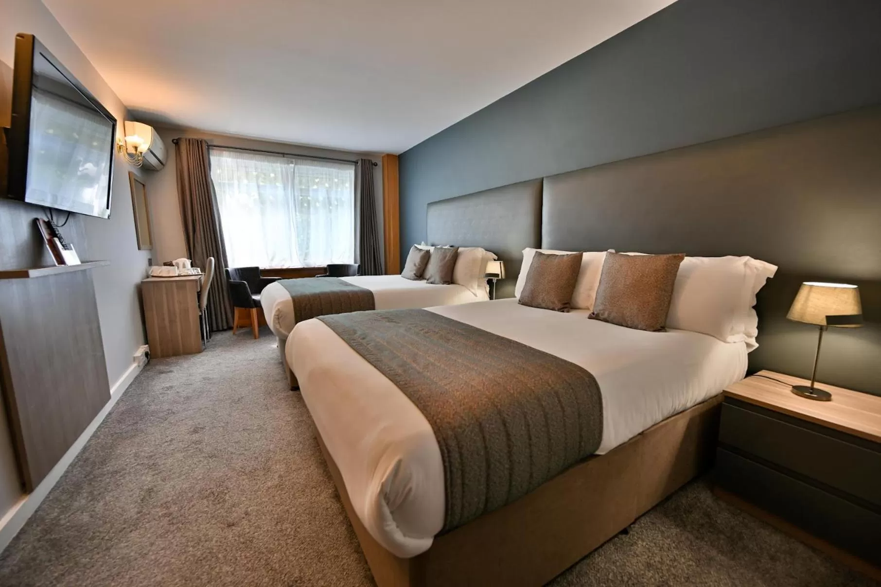Bedroom, Bed in Kensington Court Hotel - Earls Court