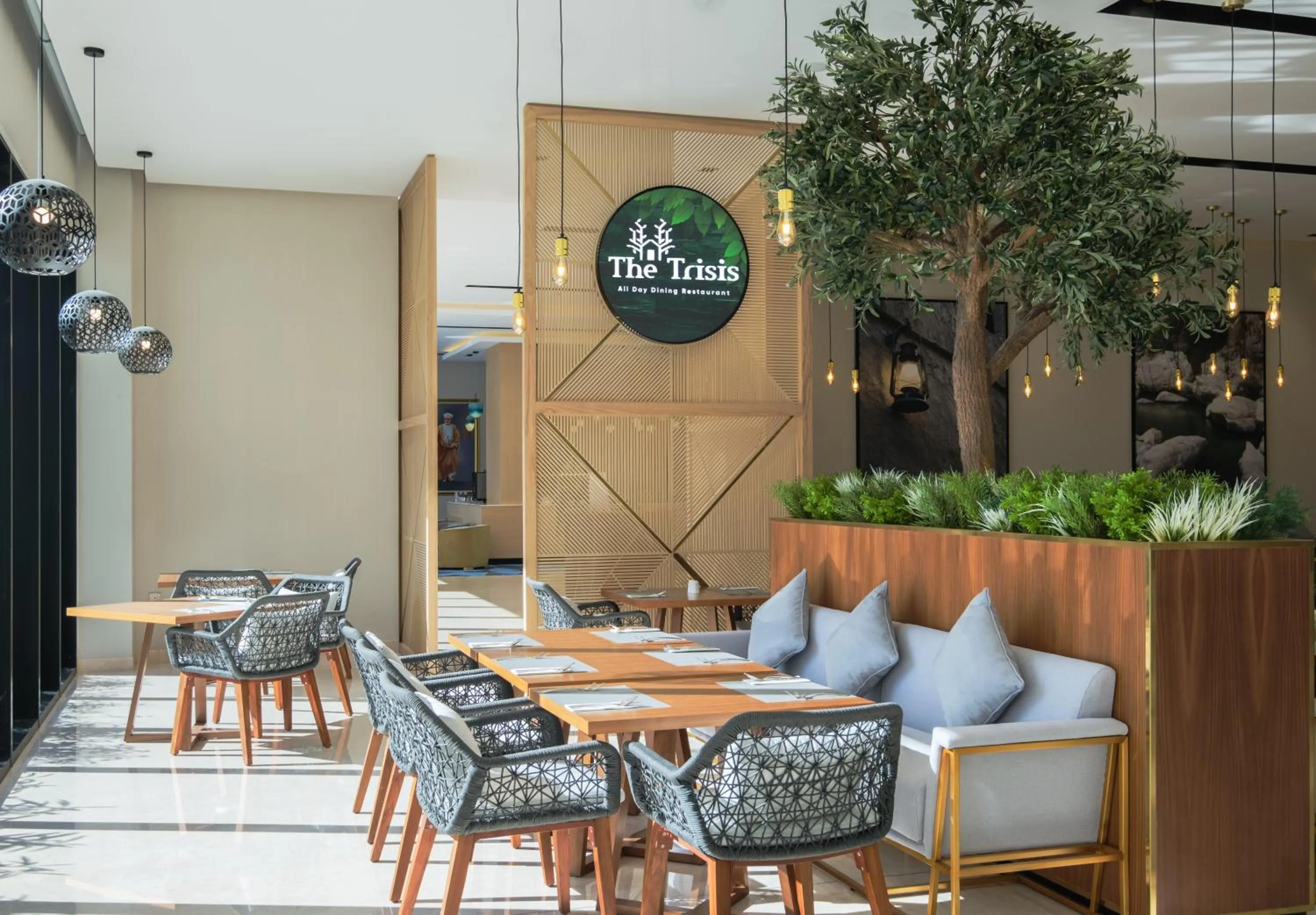 Restaurant/places to eat in Maani Muscat Hotel & Apartments