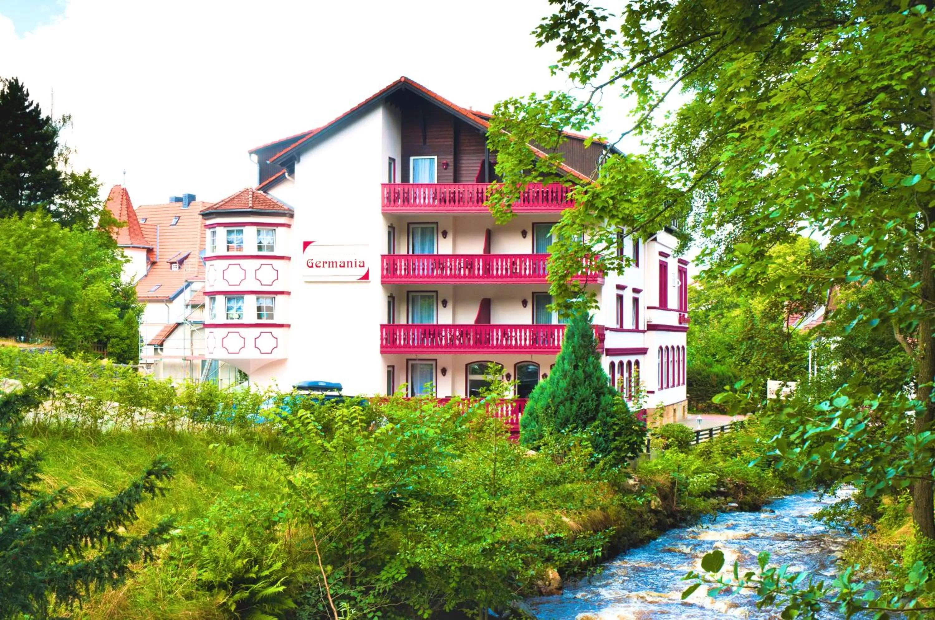 Property building in REGIOHOTEL Germania Bad Harzburg - #DirektAmKurpark #Wellnessbereich #Frühstücksbuffet #FreeParking