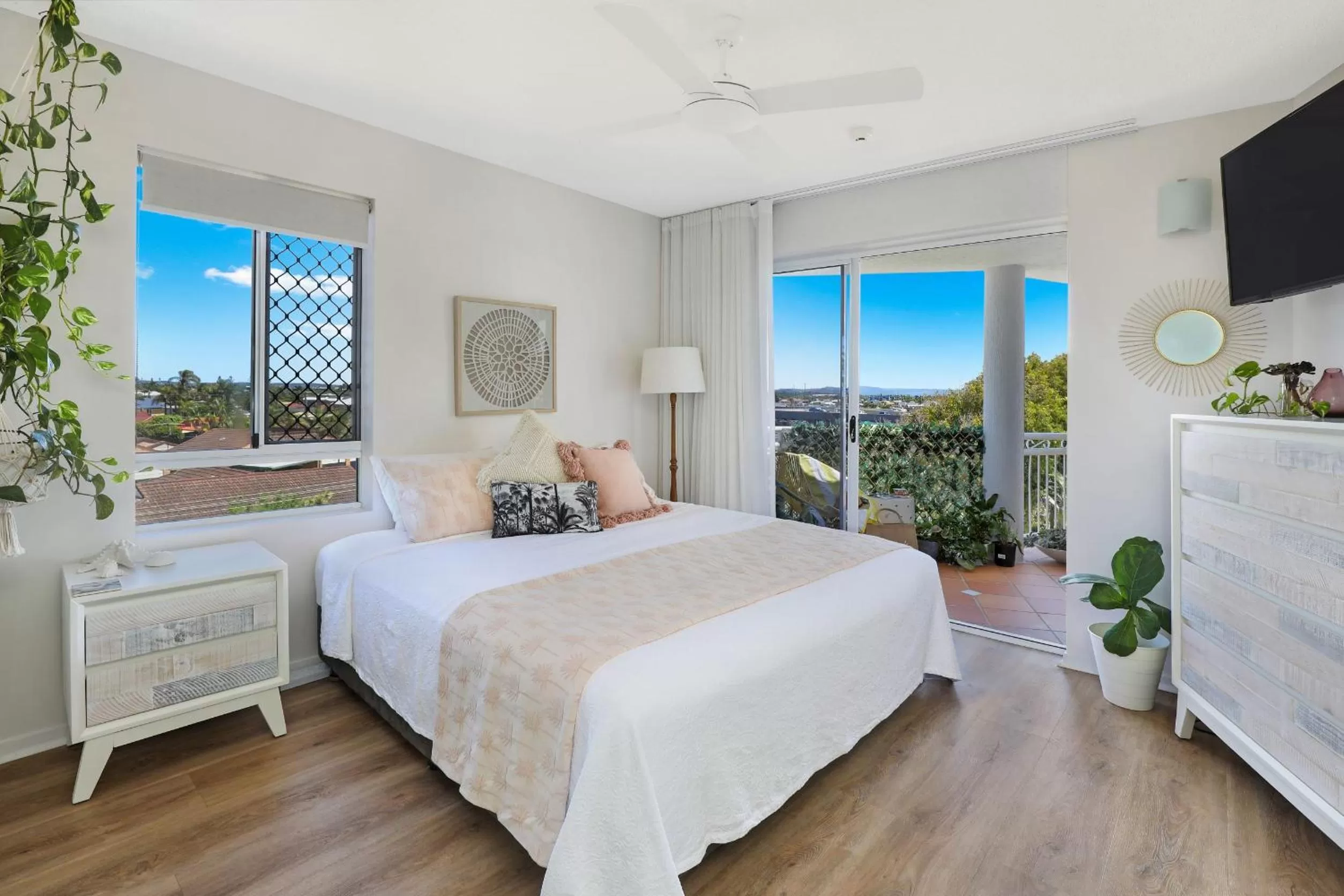 Bedroom, Bed in Beachside Resort Kawana Waters
