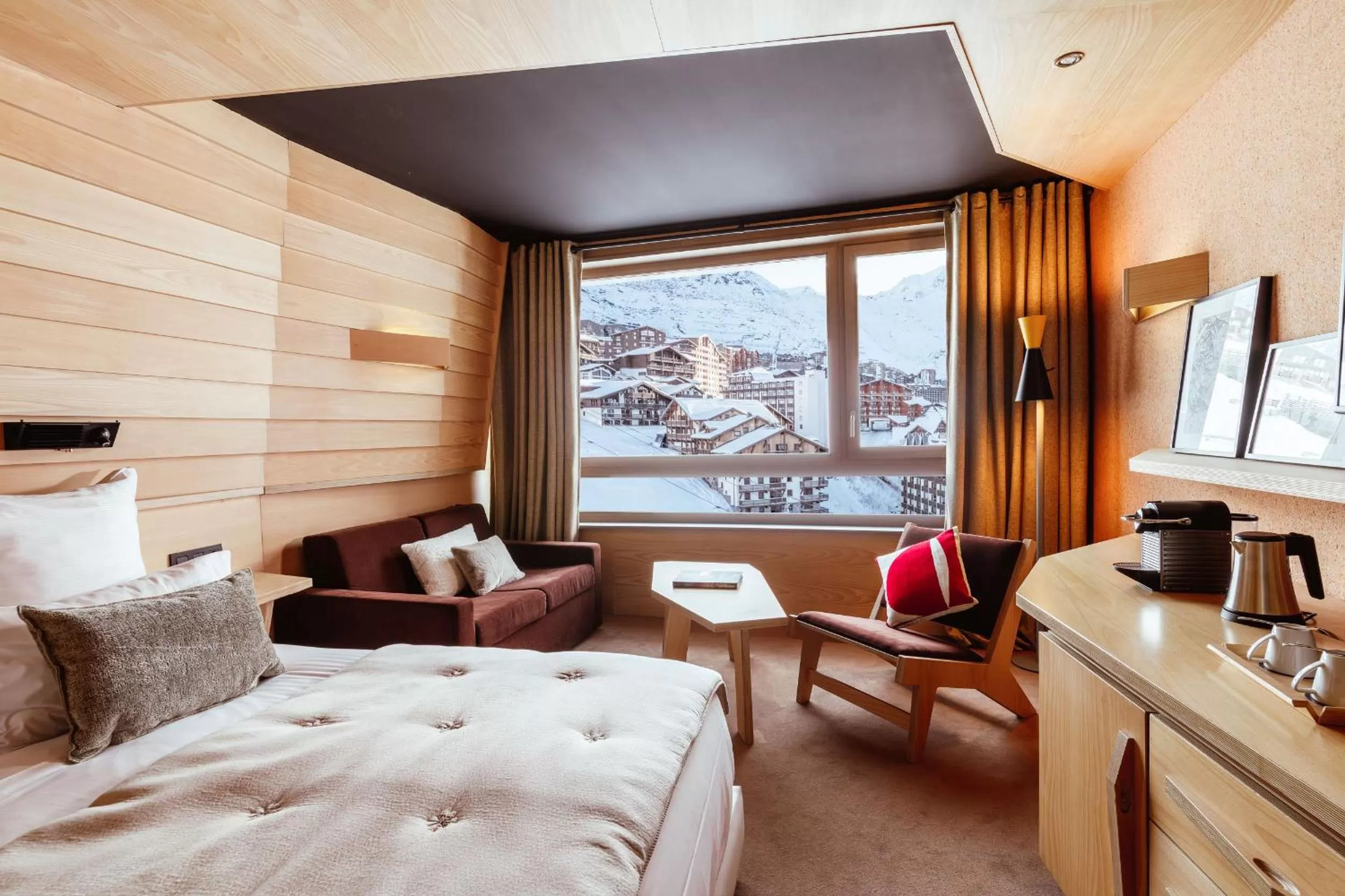 Photo of the whole room, Bed in Altapura Hôtel & Spa Val Thorens