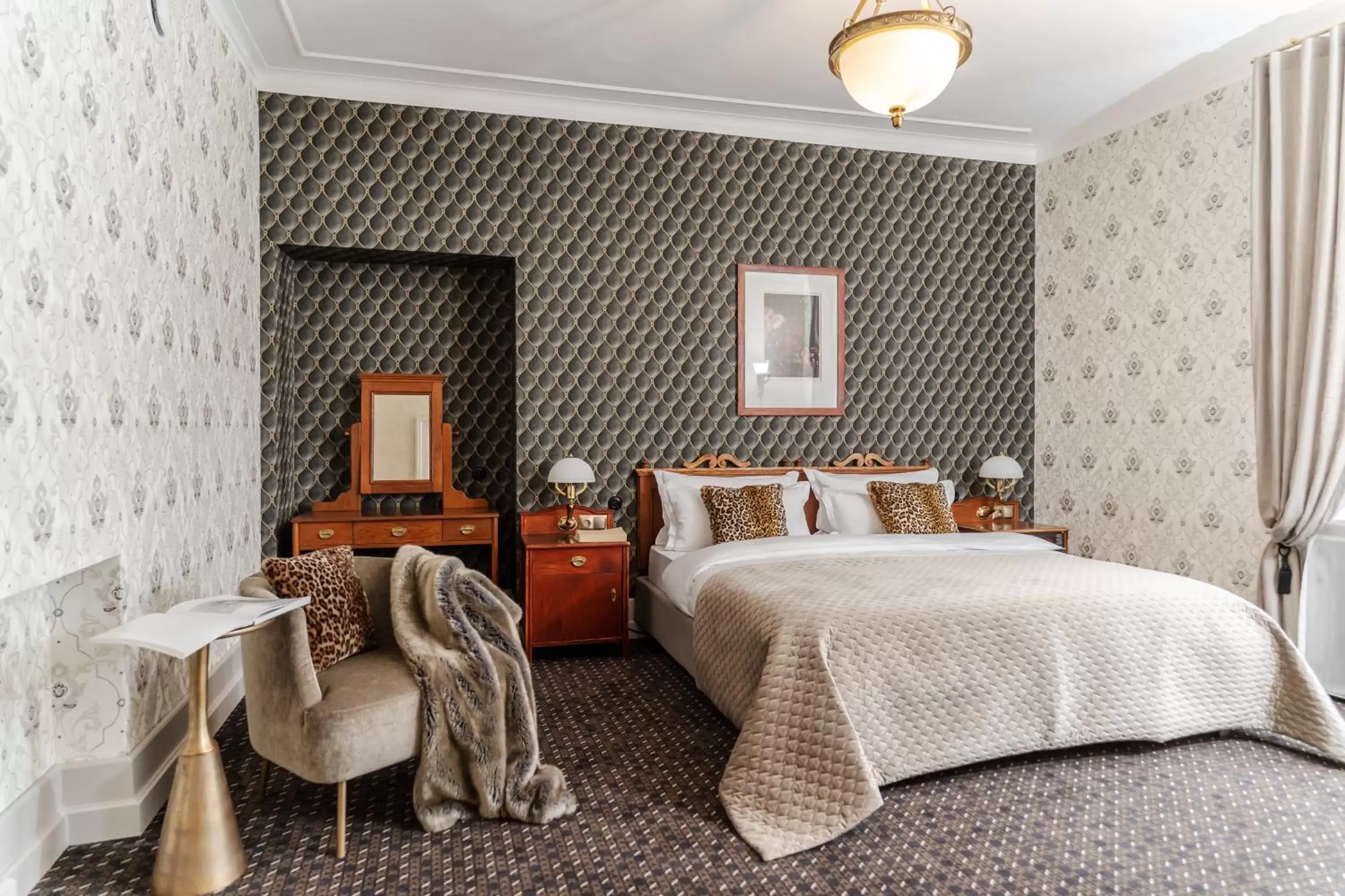 Deluxe Double Room in Hotel H15 Francuski Old Town - Destigo Hotels Deluxe Double Room in Hotel H15 Francuski Old Town - Destigo Hotels