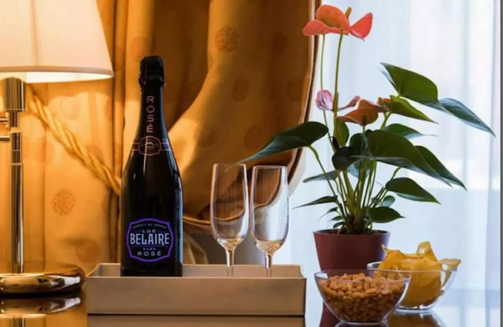 Drinks in Quirinale luxury suite Roma