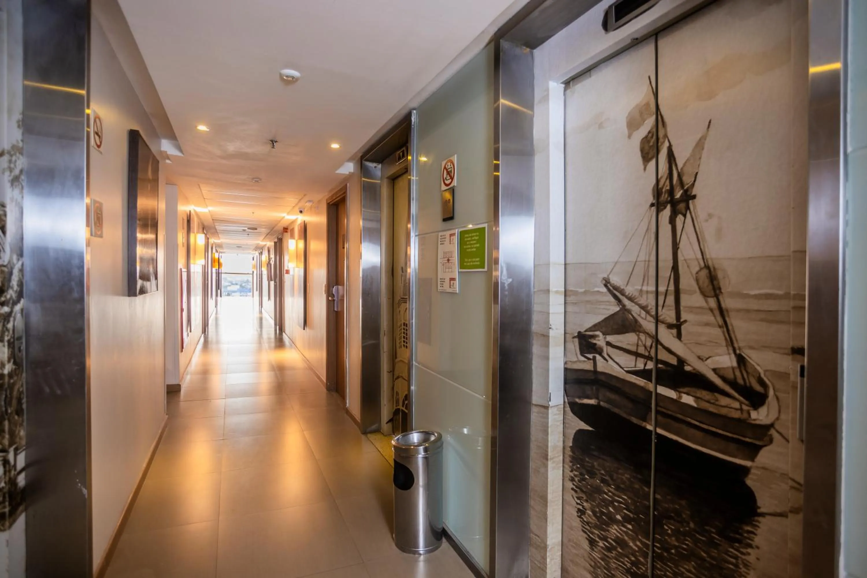 elevator in Ibis Styles Belém Hangar