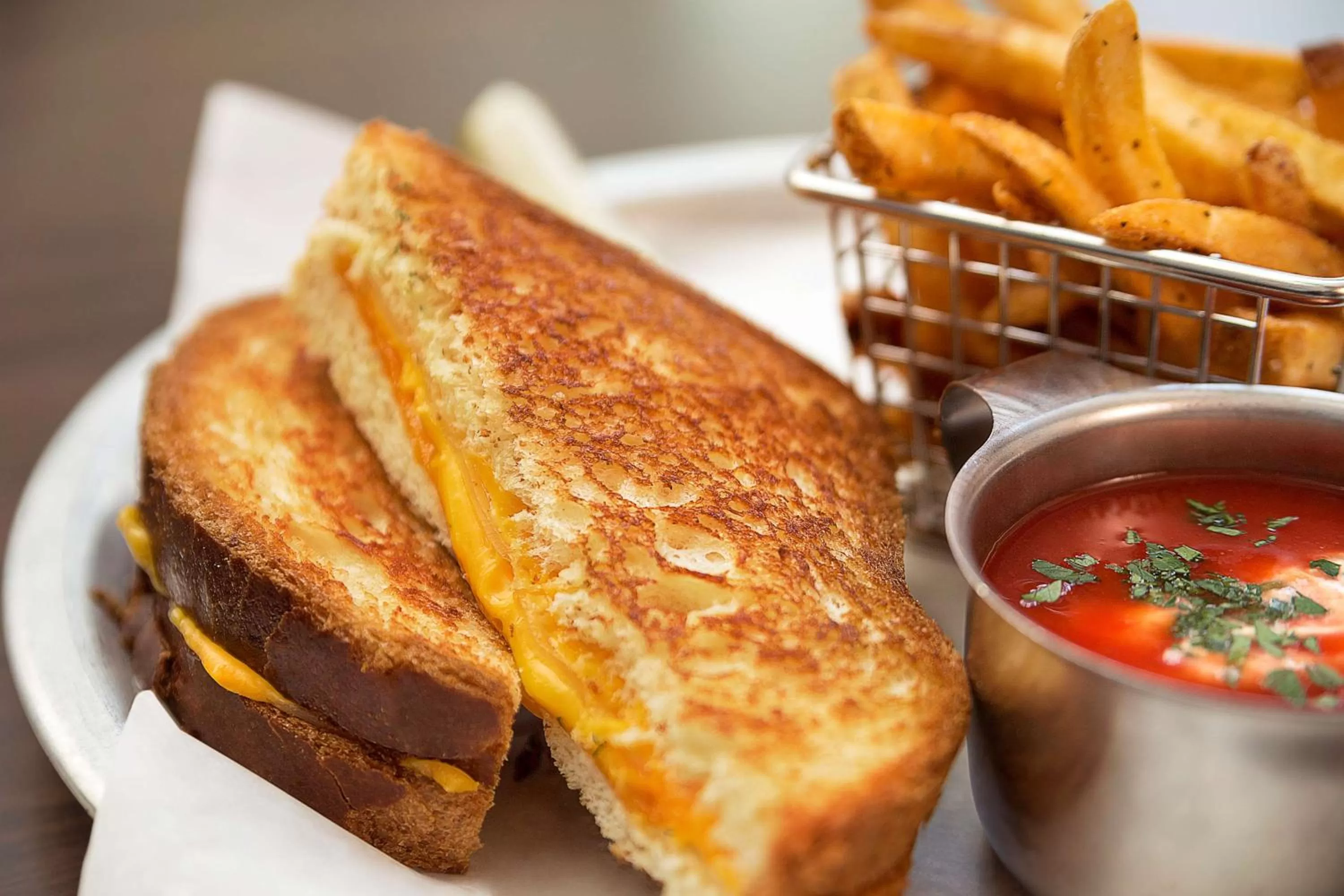 Restaurant/places to eat in Embassy Suites by Hilton Chicago Lombard