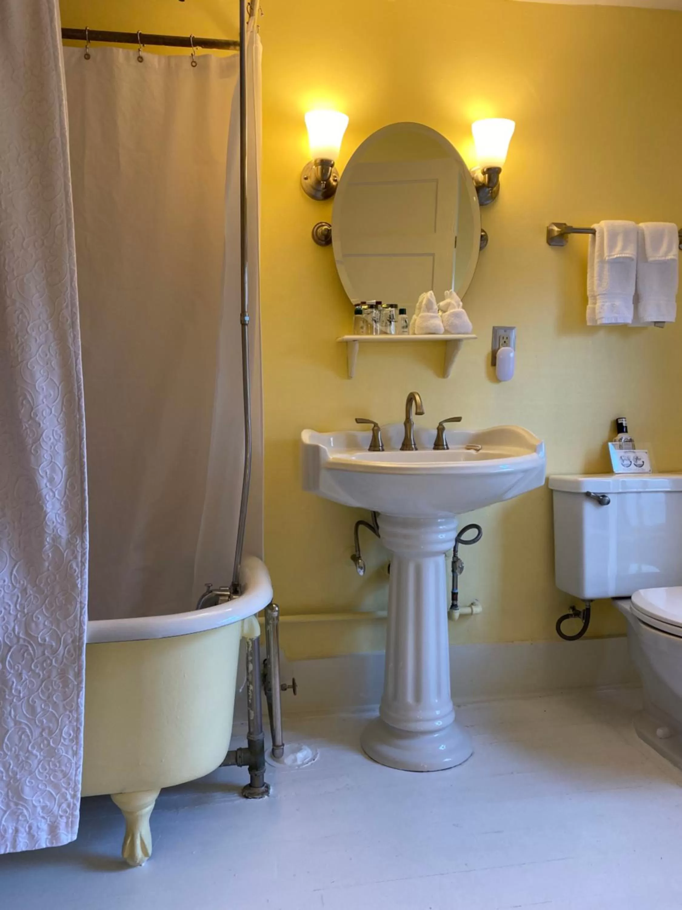 Bathroom in Follansbee Inn