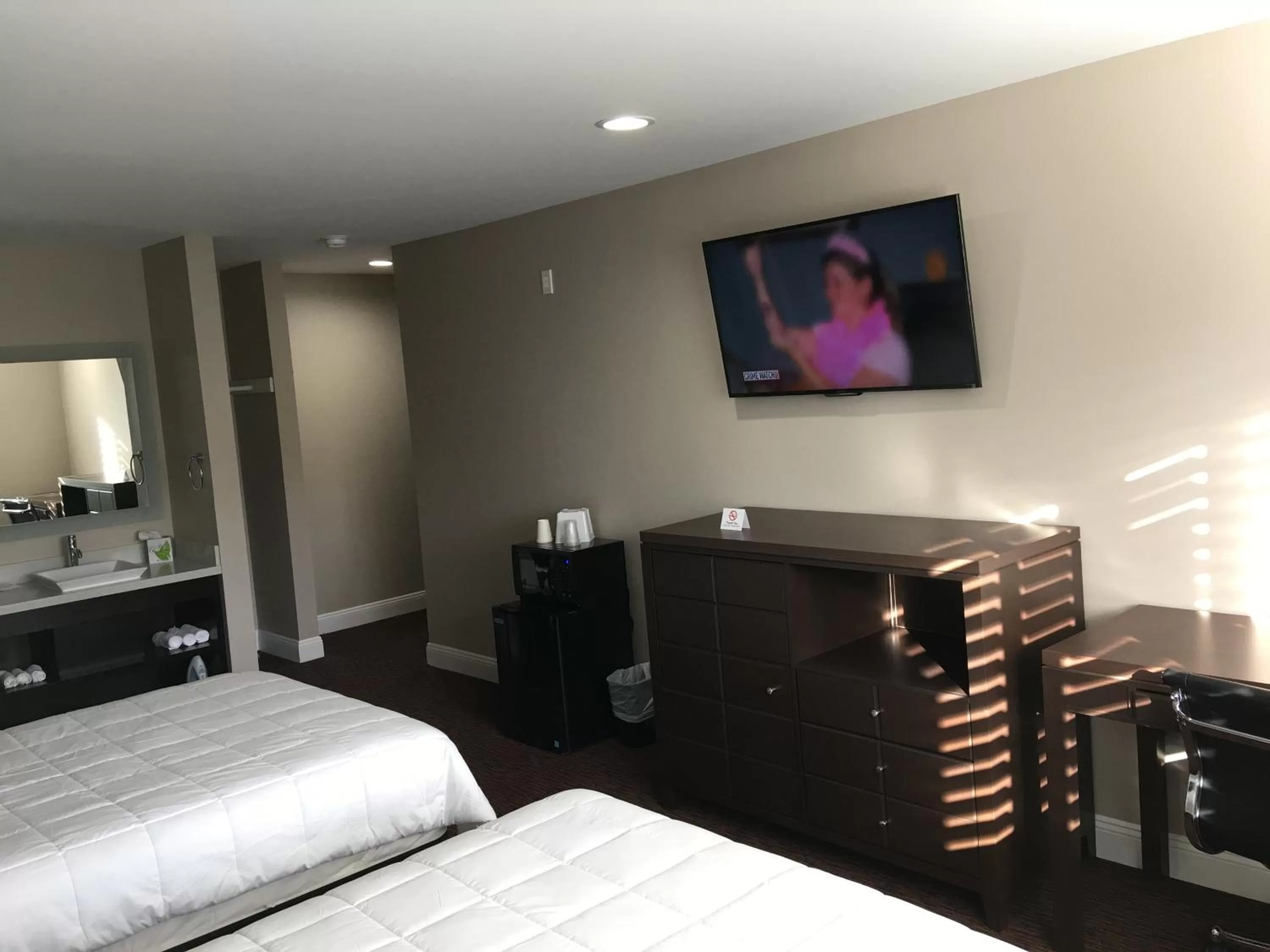 TV and multimedia, Bed in Vallejo Inn