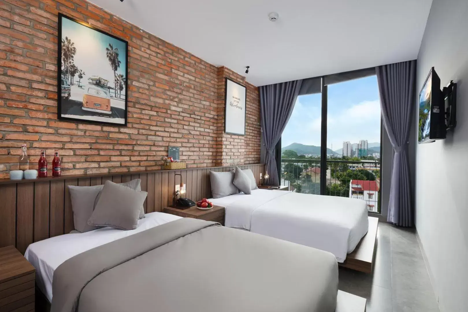 Triple Room with City View & Big Window, 01 Single & 01 King Bed - single occupancy in Marilyn Boutique Hotel Nha Trang Triple Room with City View & Big Window, 01 Single & 01 King Bed - single occupancy in Marilyn Boutique Hotel Nha Trang