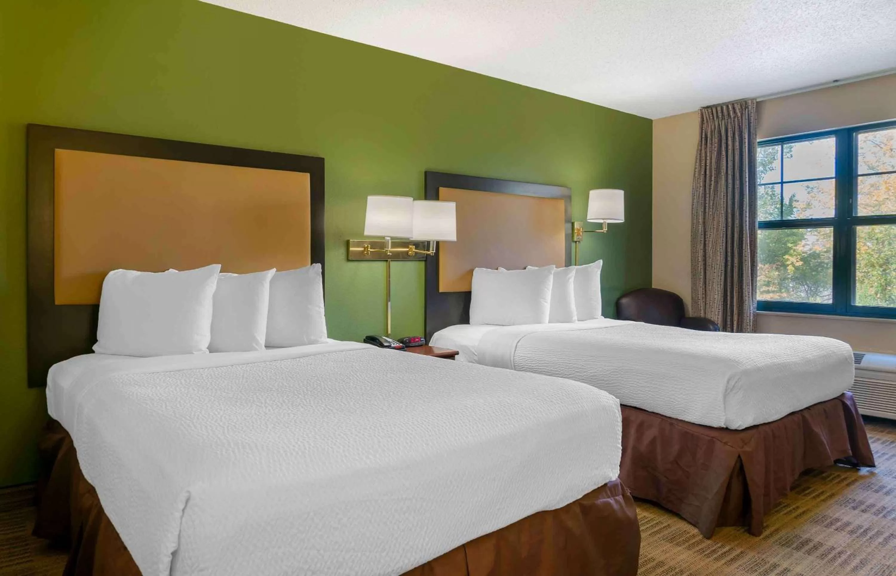 Bedroom, Bed in Extended Stay America Suites - Detroit - Canton