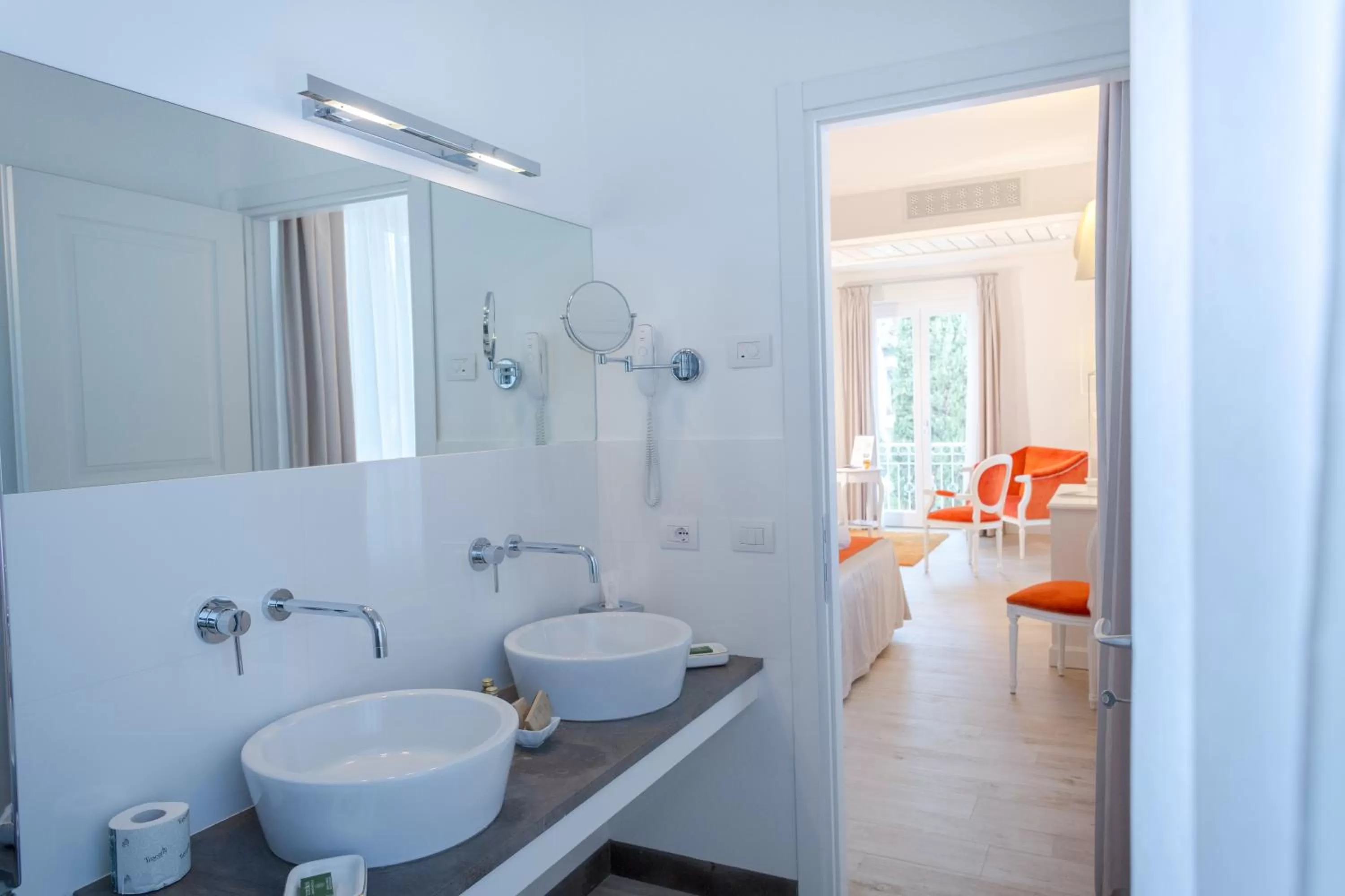 Shower in VILLA LIBERTY Boutique Hotel - Borgo Capitano Collection