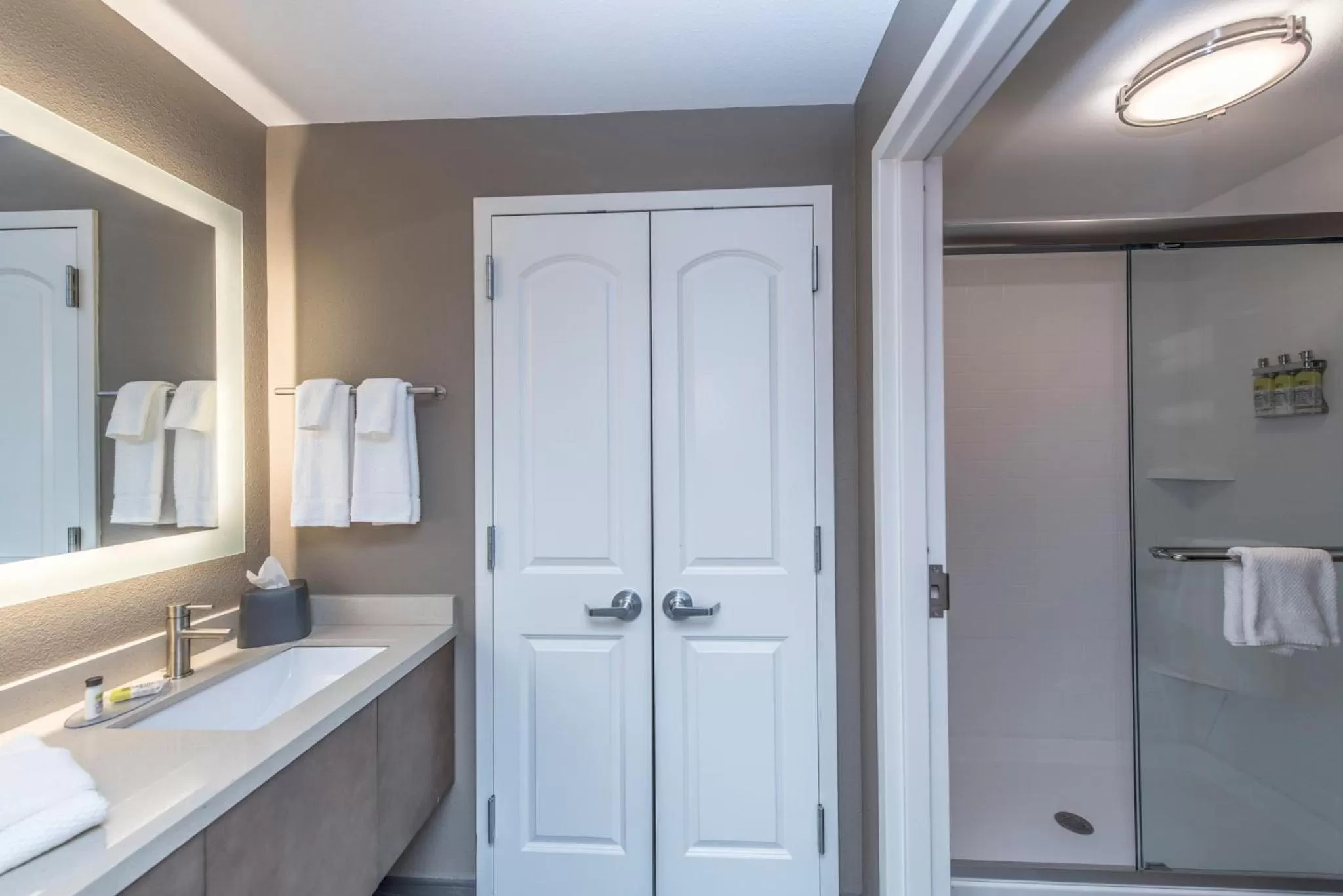 Bathroom in Staybridge Suites Charleston - Mount Pleasant by IHG