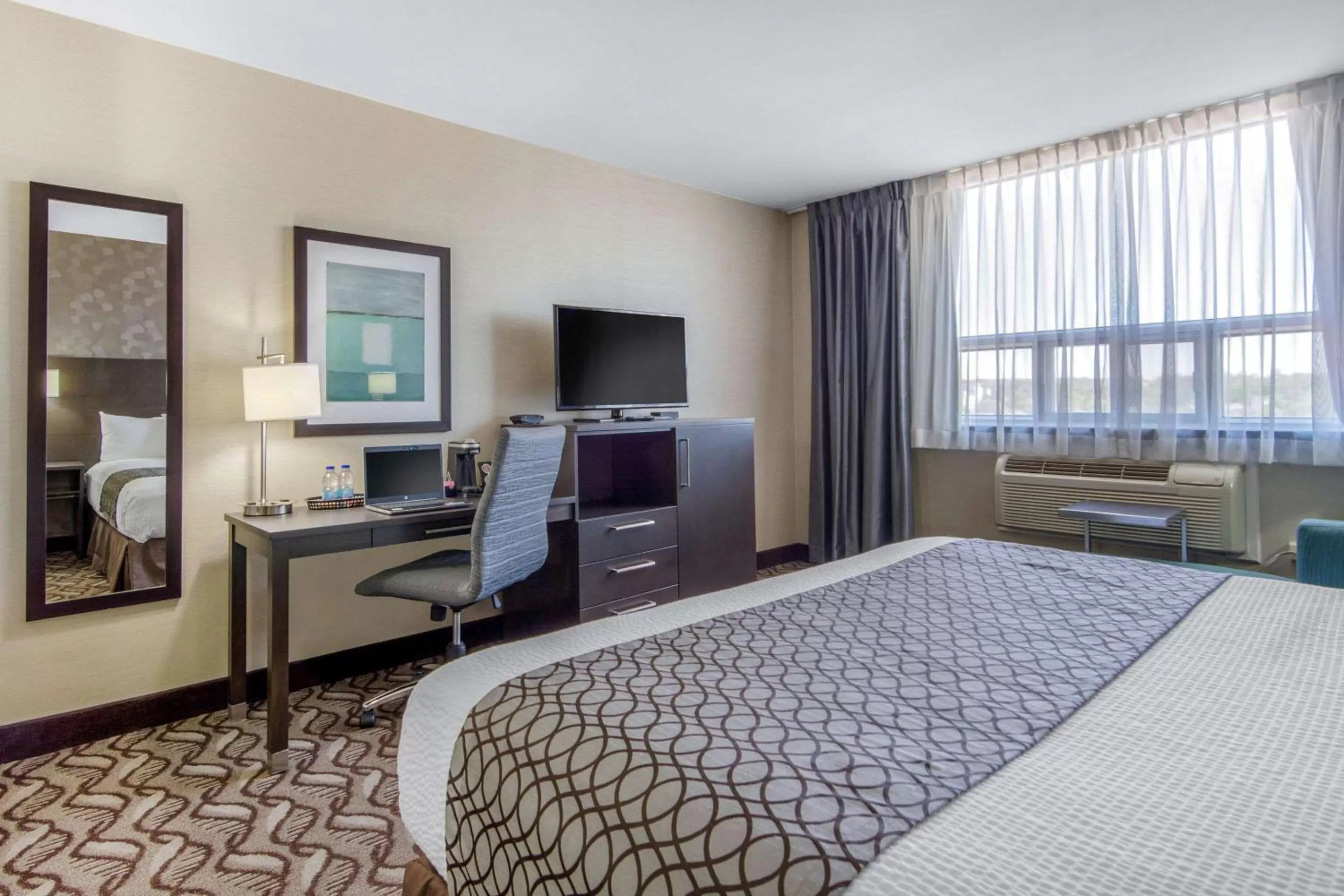 Photo of the whole room, Bed in Clarion Hotel