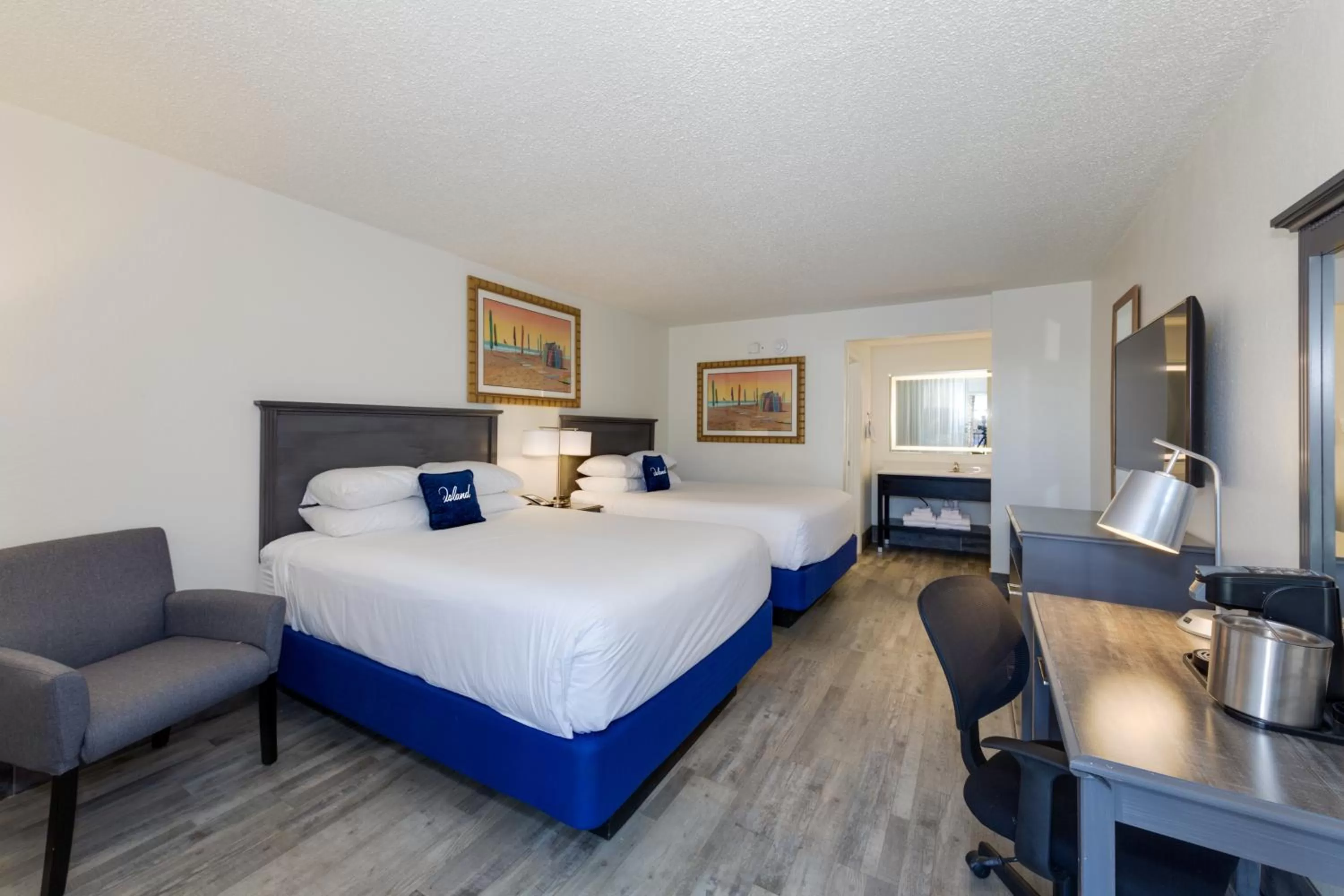Photo of the whole room, Bed in The Island Resort at Fort Walton Beach