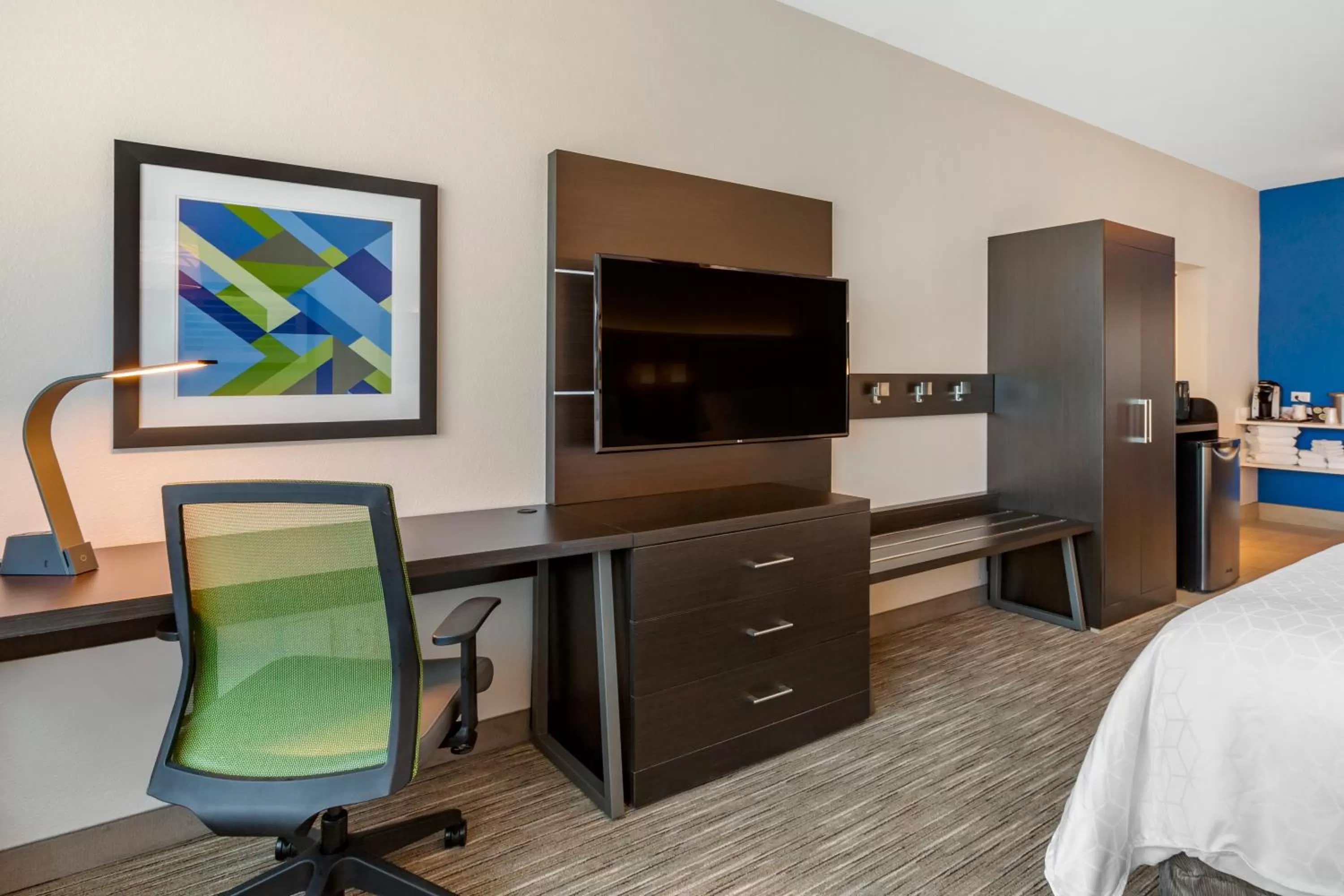 TV and multimedia, Bed in Holiday Inn Express & Suites - Phoenix Dwtn - State Capitol by IHG