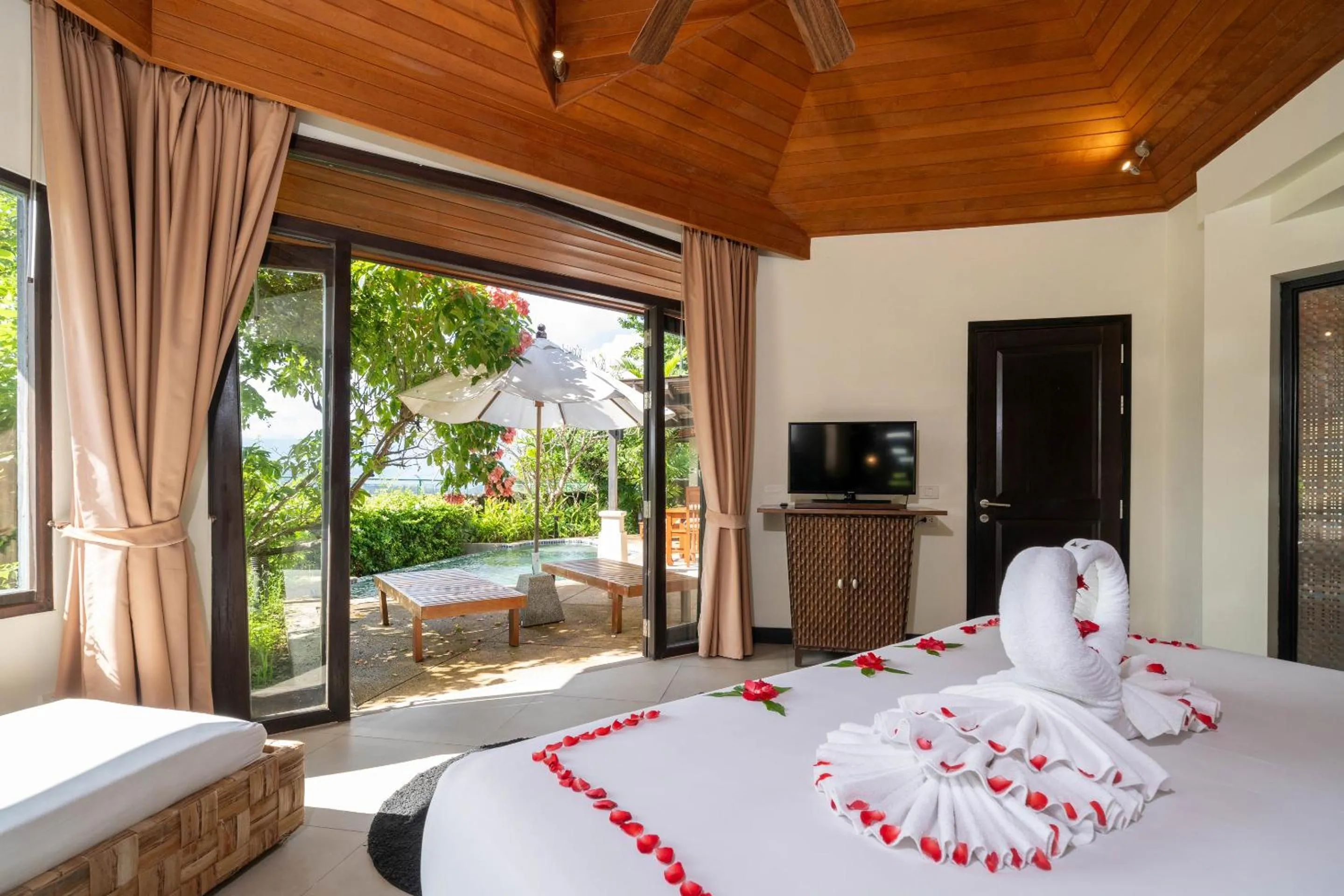 Bedroom, Bed in IndoChine Resort and Villas
