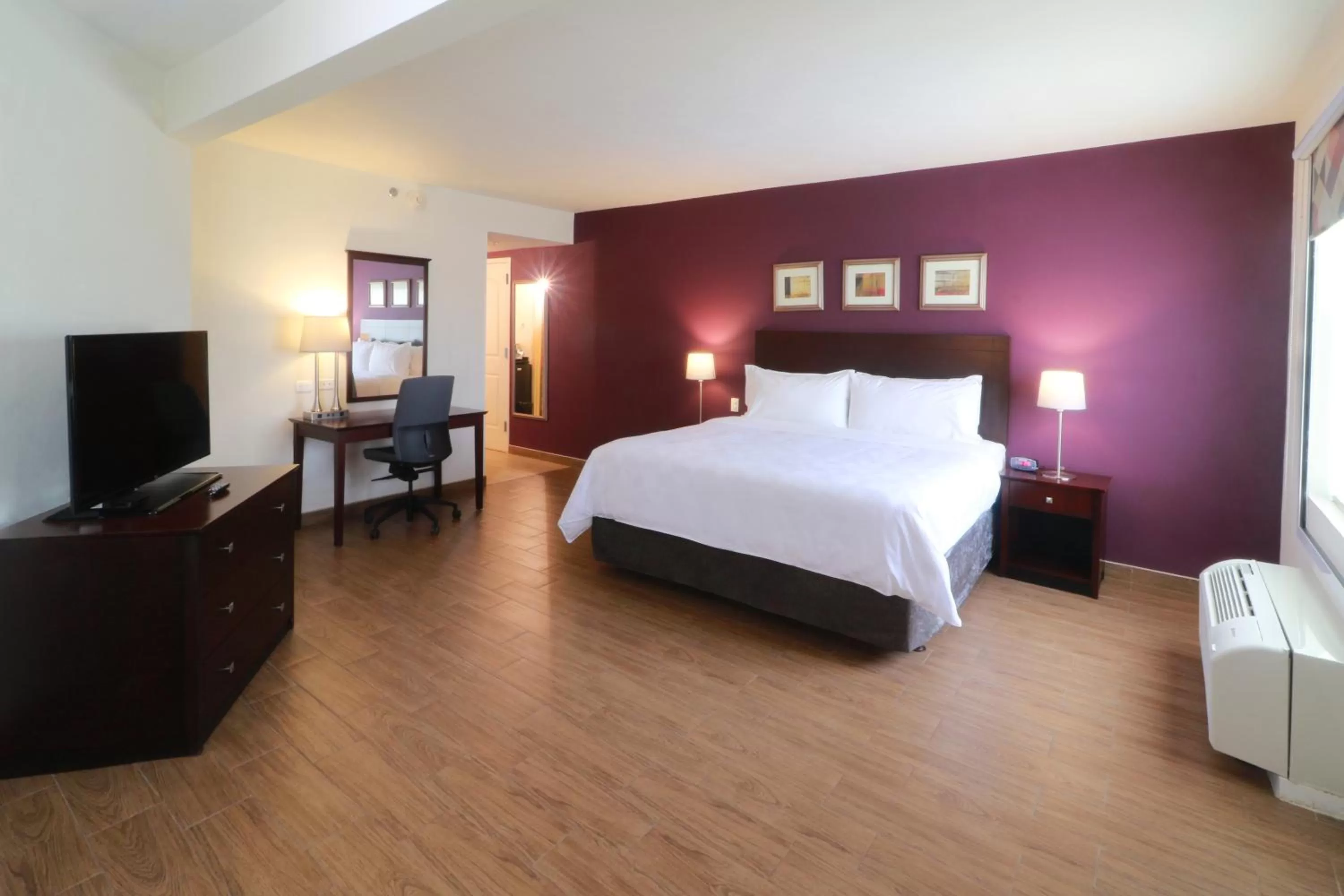 Bed in Holiday Inn Reynosa Industrial Poniente by IHG