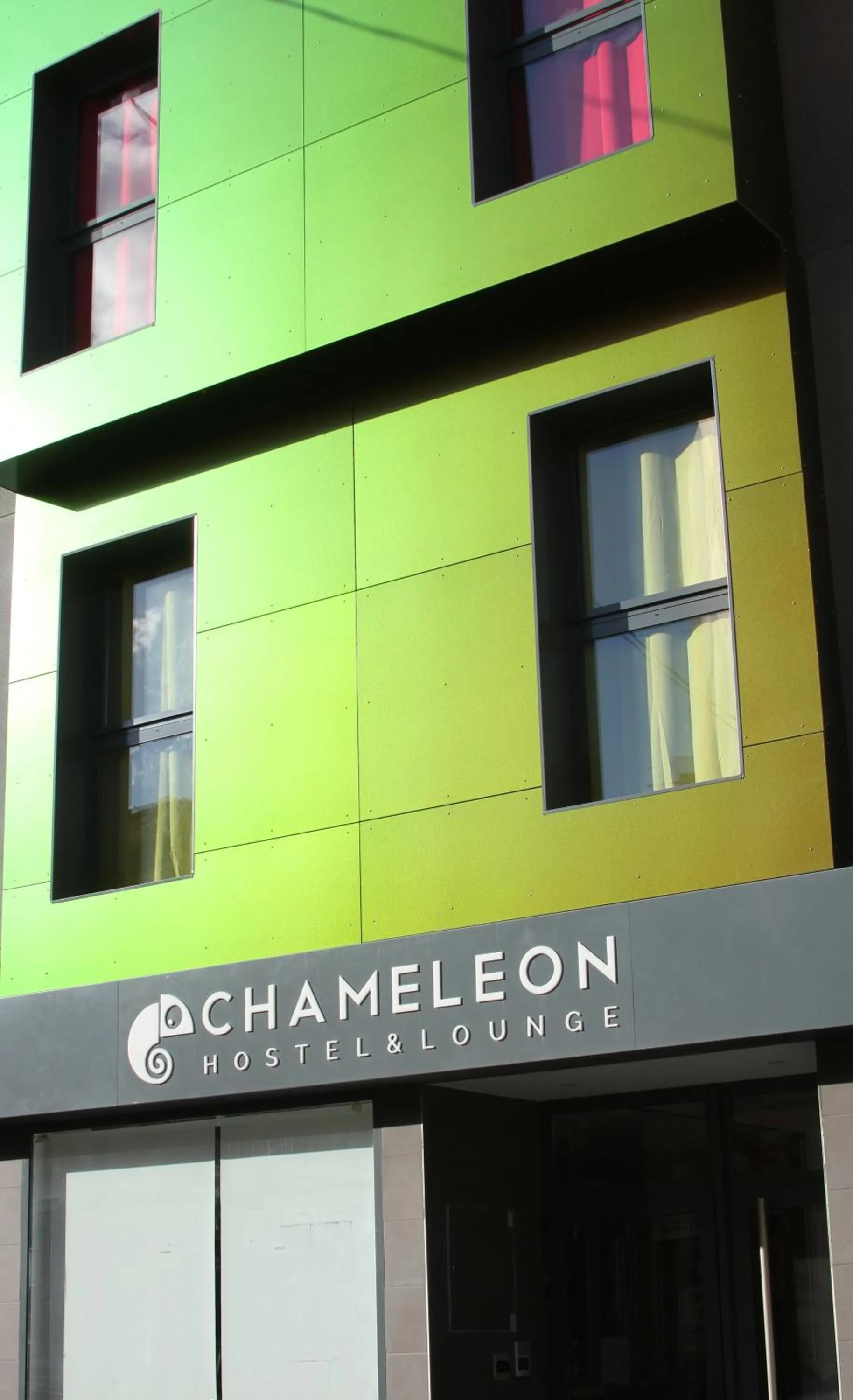 Facade/entrance in Chameleon Youth Hostel Alicante