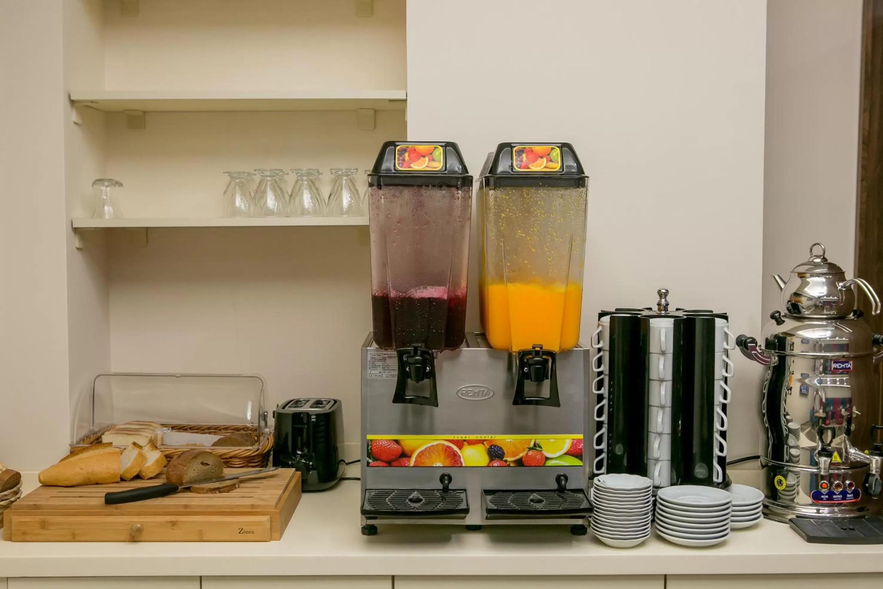 Restaurant/places to eat in Beyzas Hotels & Suites