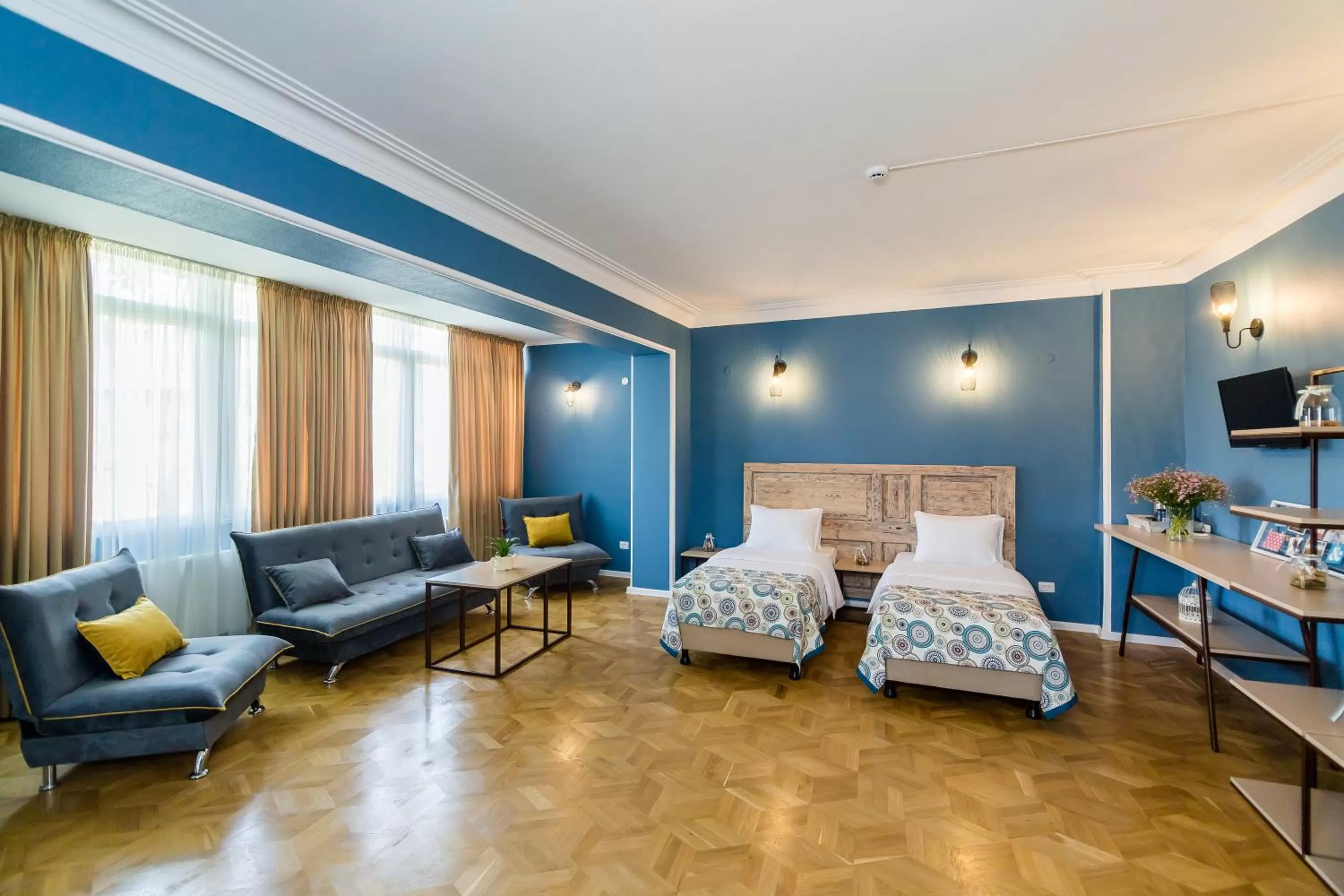 Seating area, Bed in Gvino Minda