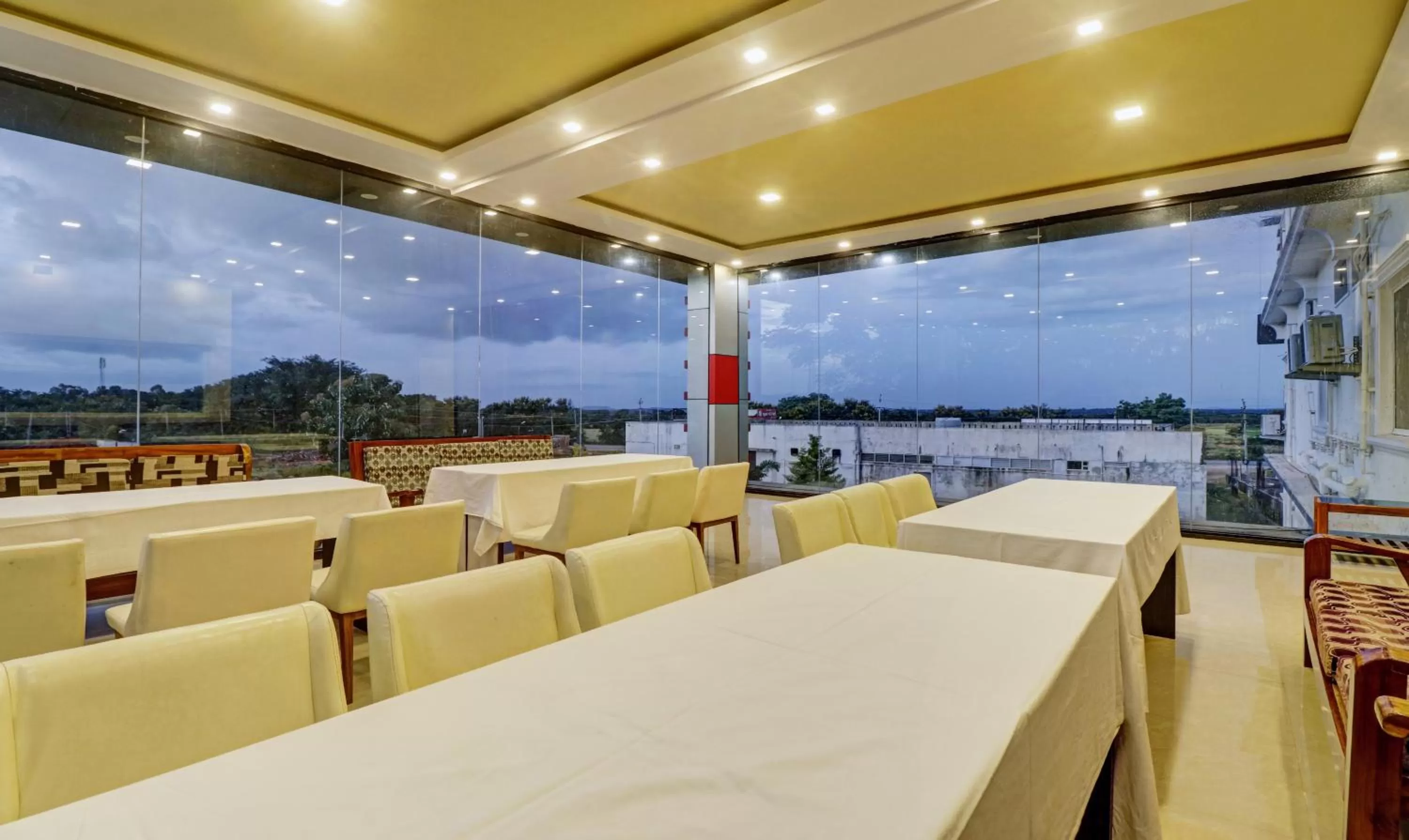 Restaurant/places to eat in Treebo Trend Grand JP Inn