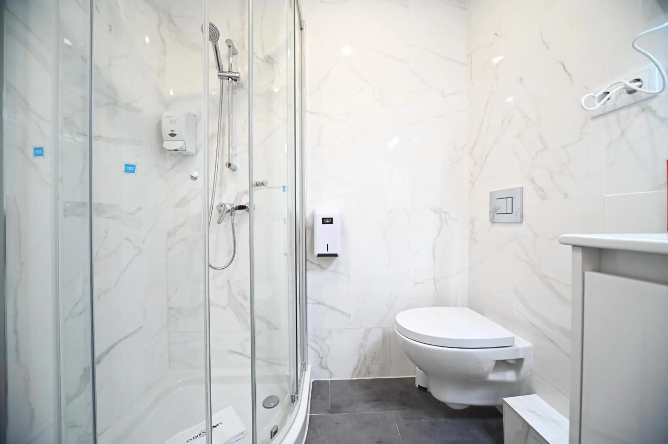 Famous Crows Lisbon Suites