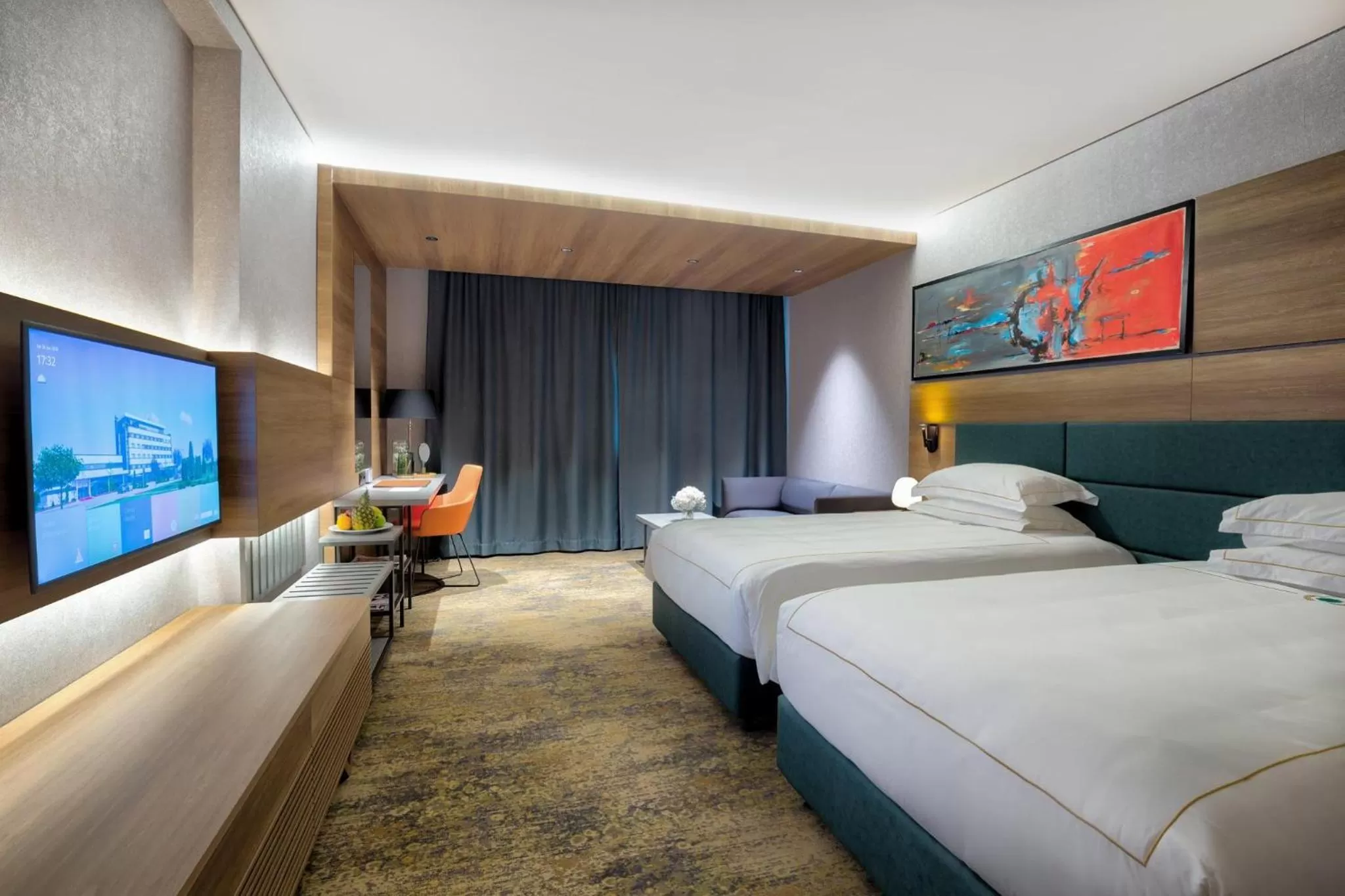 Photo of the whole room, Bed in Emerald Hotel