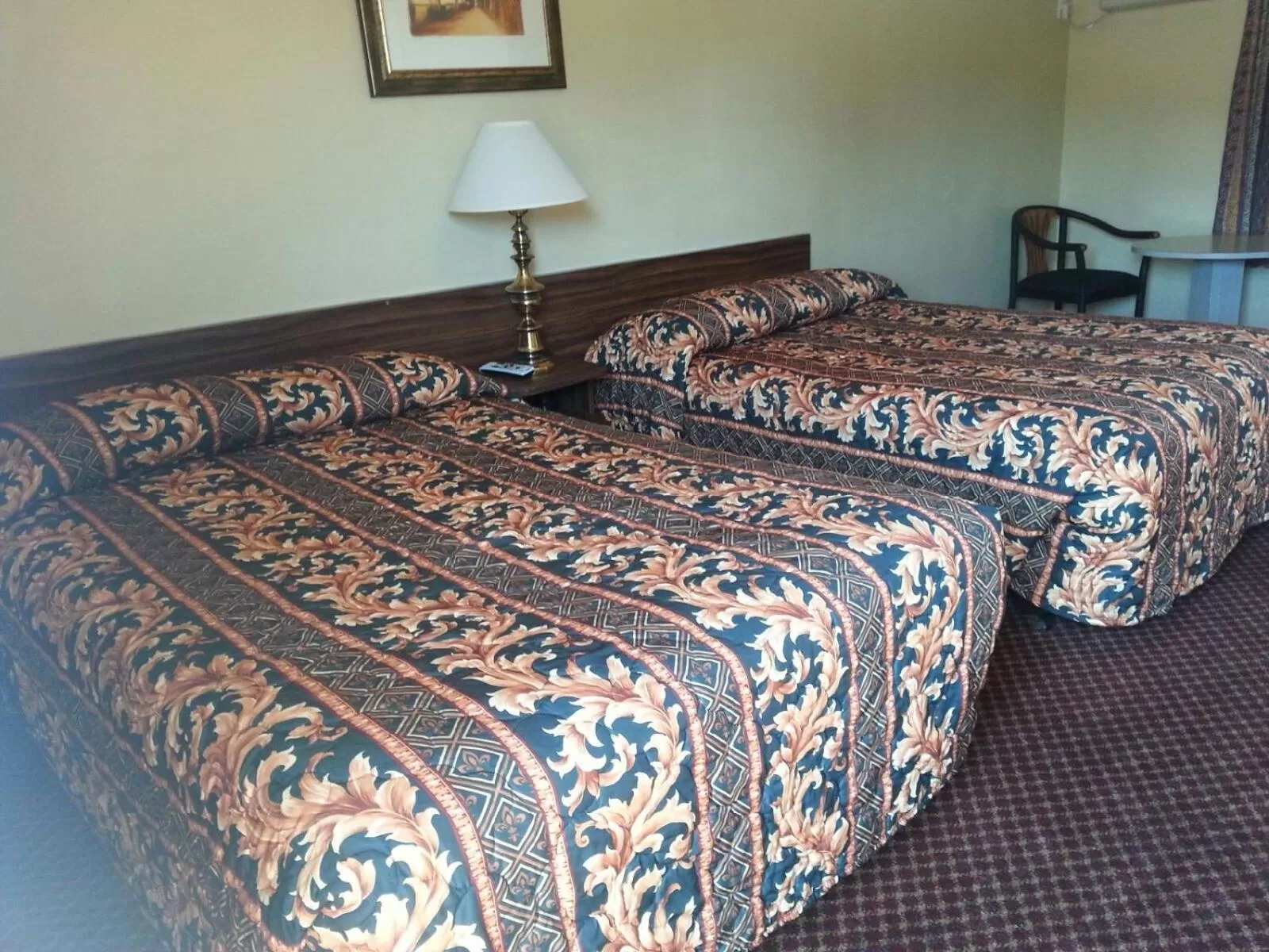 Queen Room with Two Queen Beds in Mt. Gleason Motorlodge