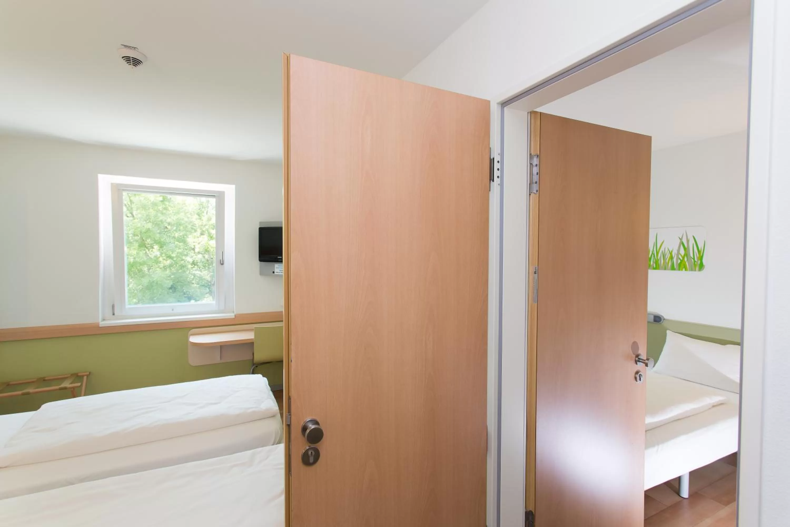 Photo of the whole room, Bed in ibis budget Augsburg City
