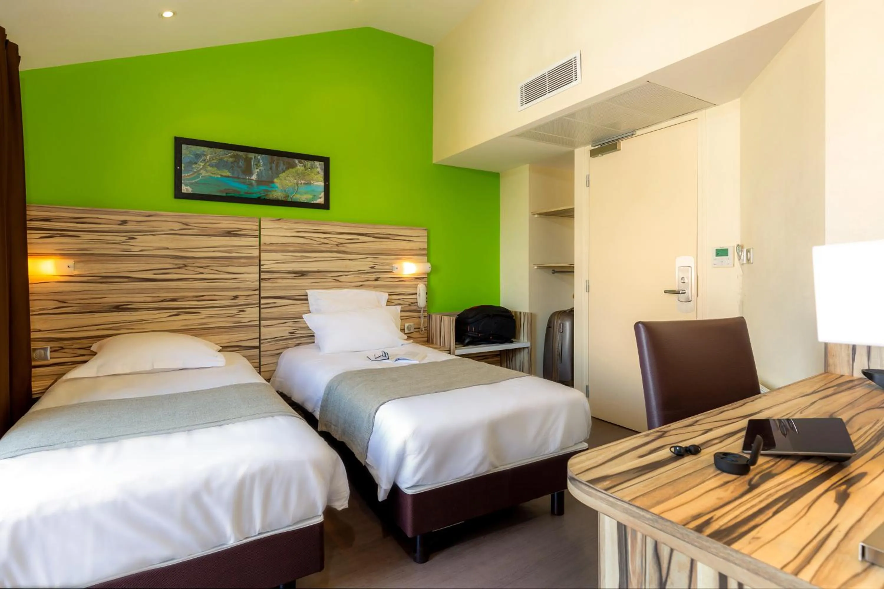 Bed in Hotel Terminus Saint-Charles