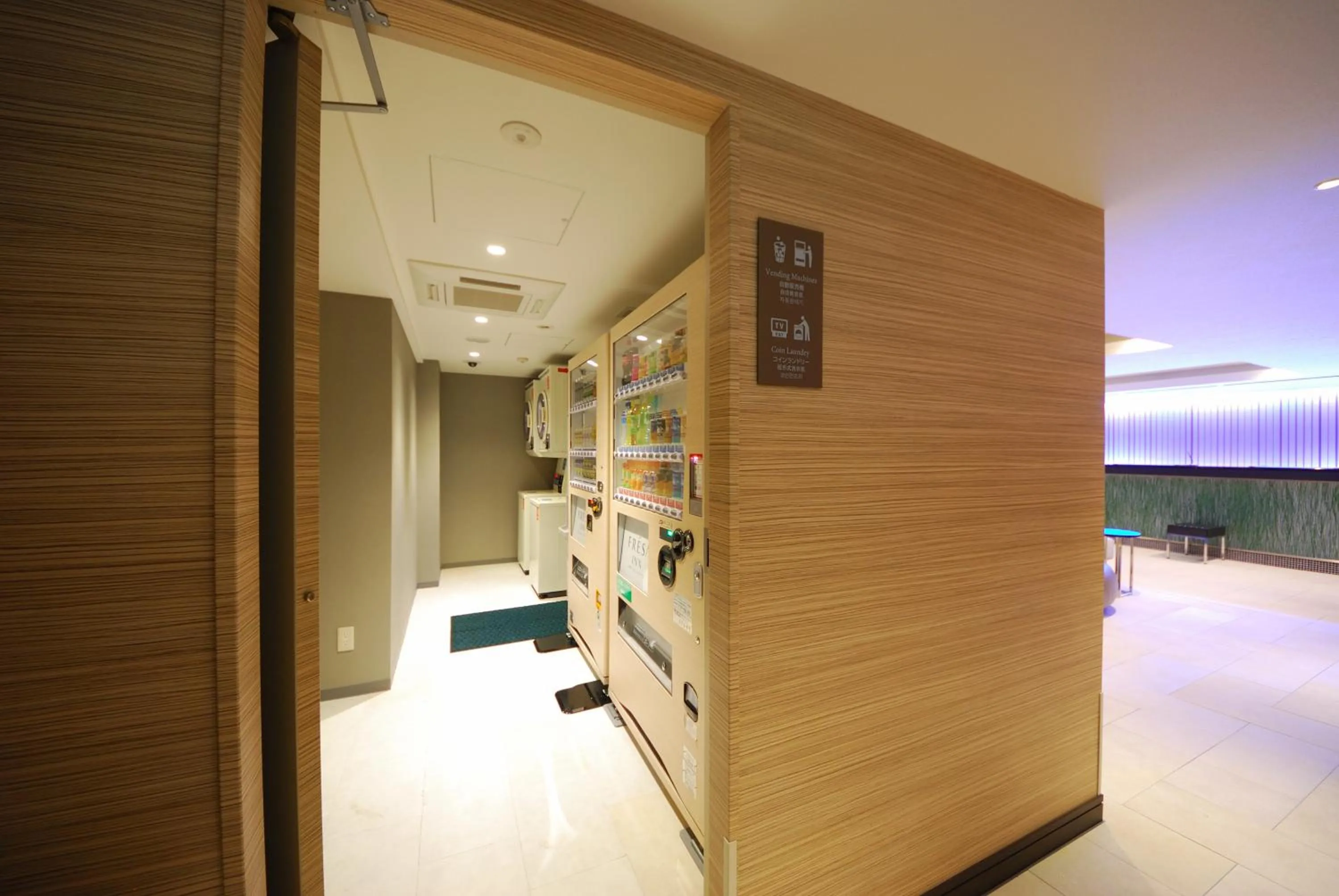 vending machine in Sotetsu Fresa Inn Tokyo-Kyobashi