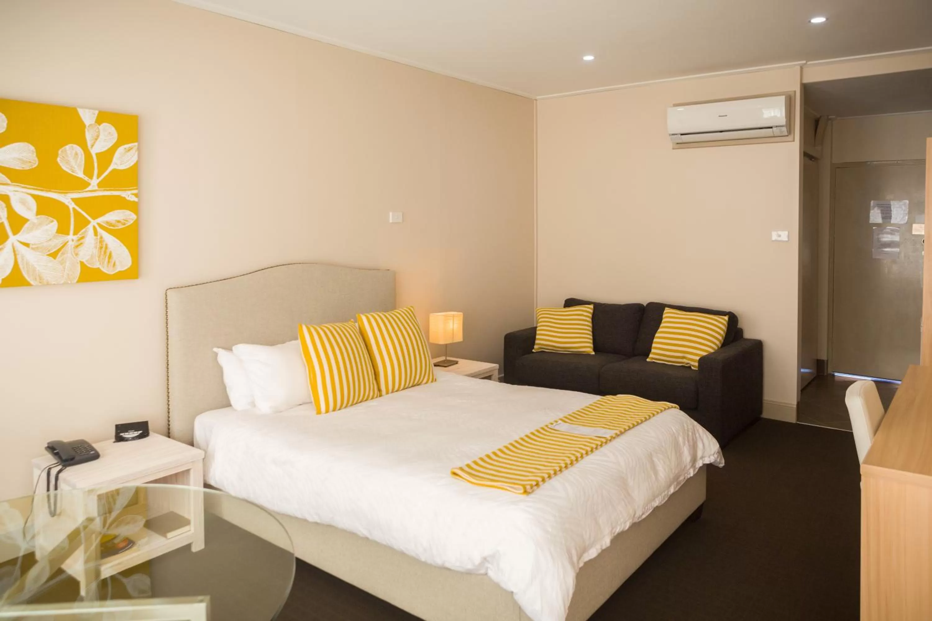 Coffee/tea facilities, Bed in Foreshore Motor Inn