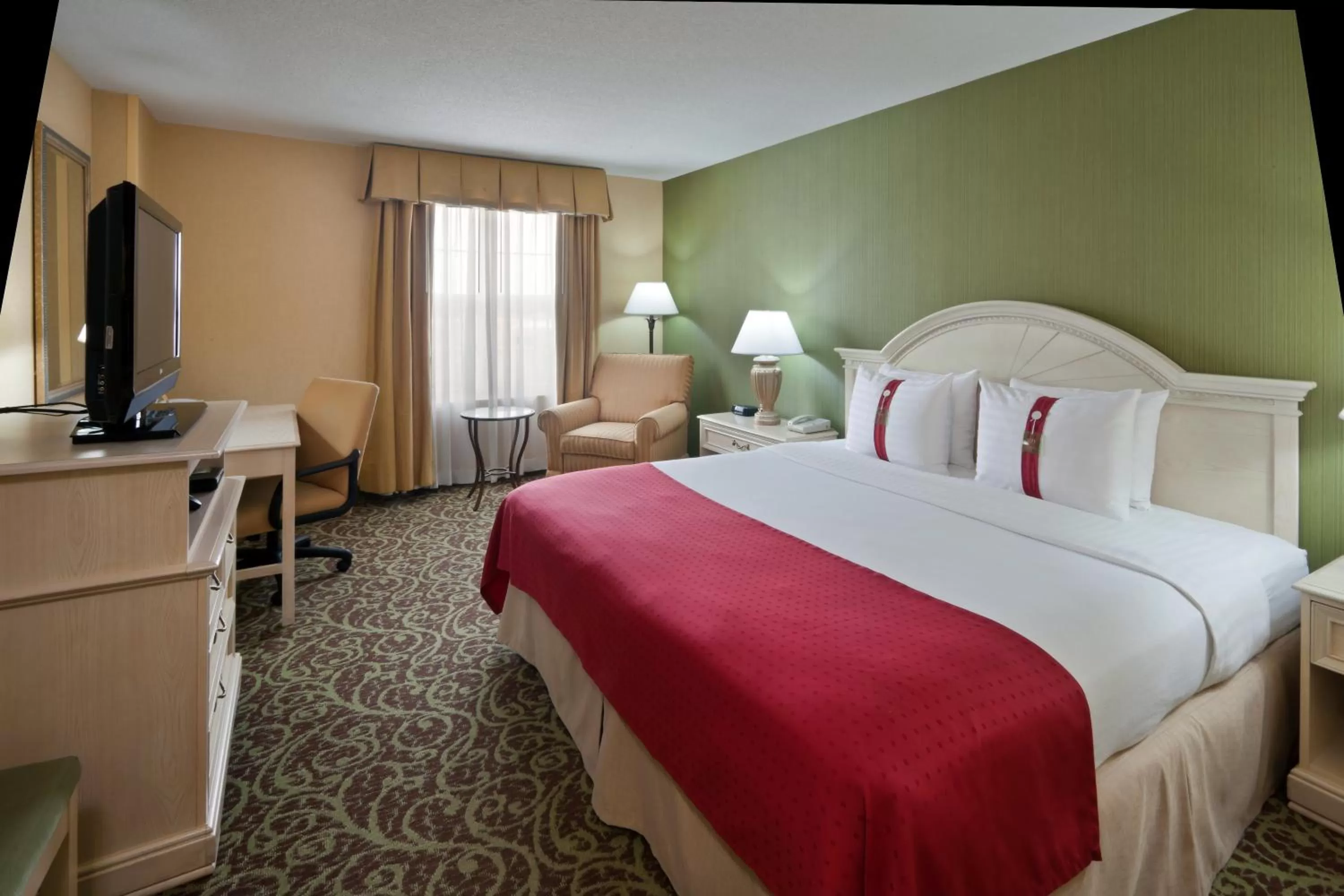 Photo of the whole room, Bed in Holiday Inn Chantilly-Dulles Expo Airport by IHG