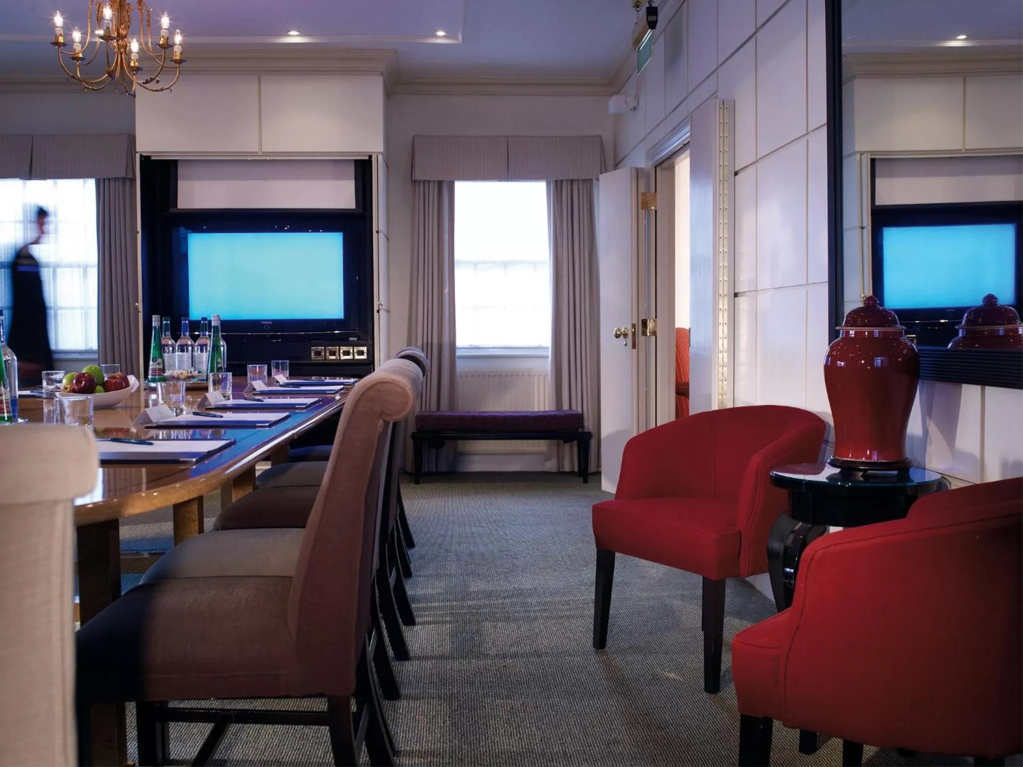 Restaurant/places to eat in Macdonald Compleat Angler