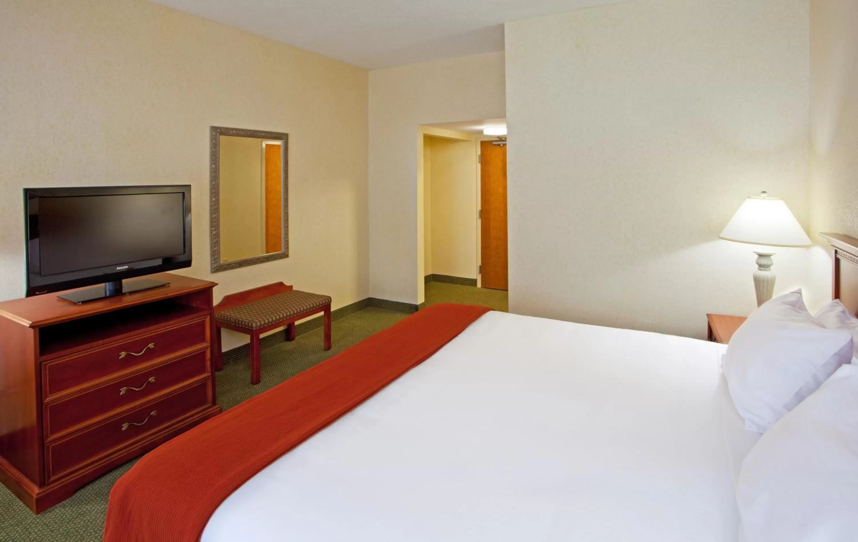 Photo of the whole room, Bed in Holiday Inn Express Richmond-Mechanicsville by IHG