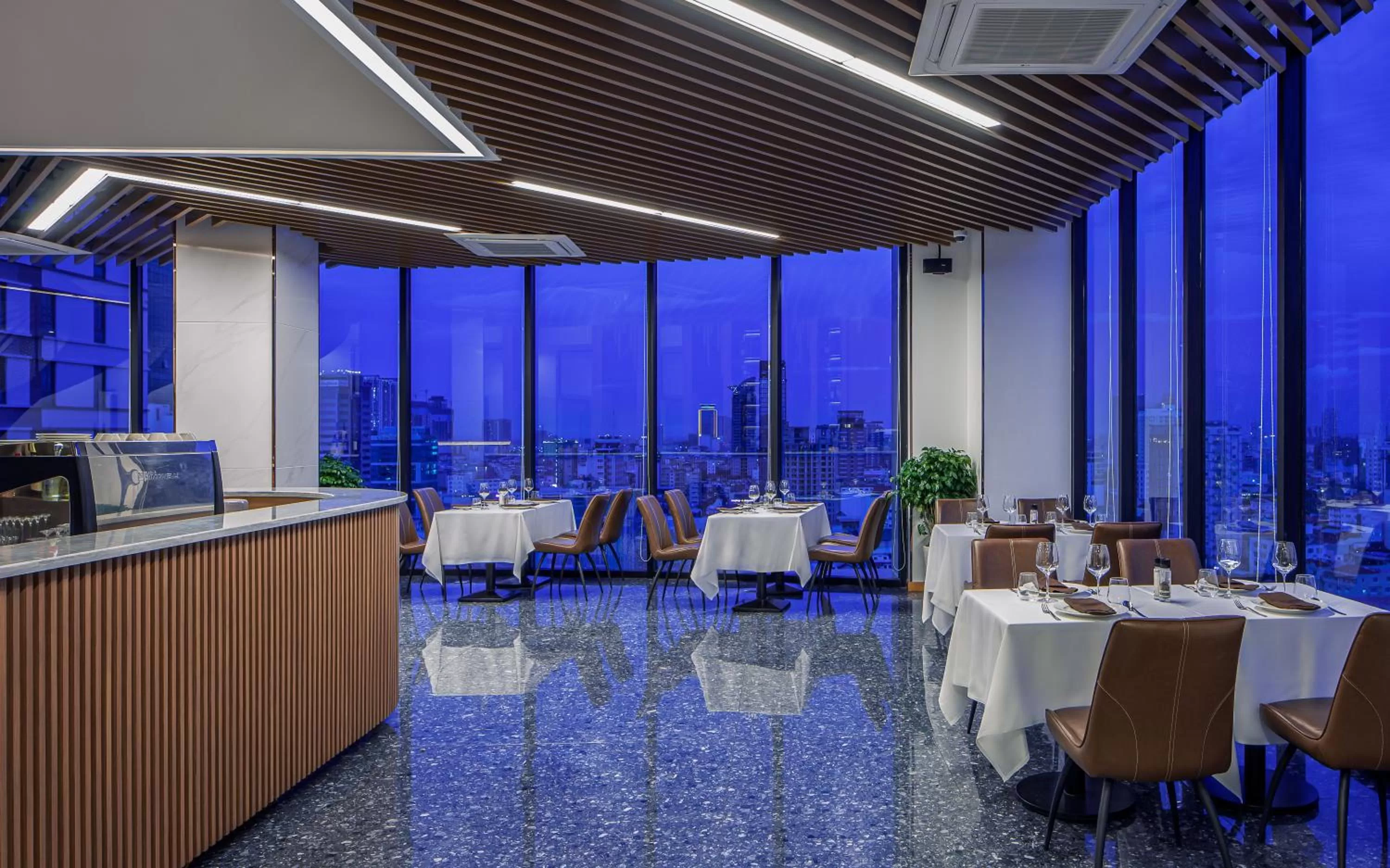 Restaurant/places to eat in Sensory Park Urban Hotel