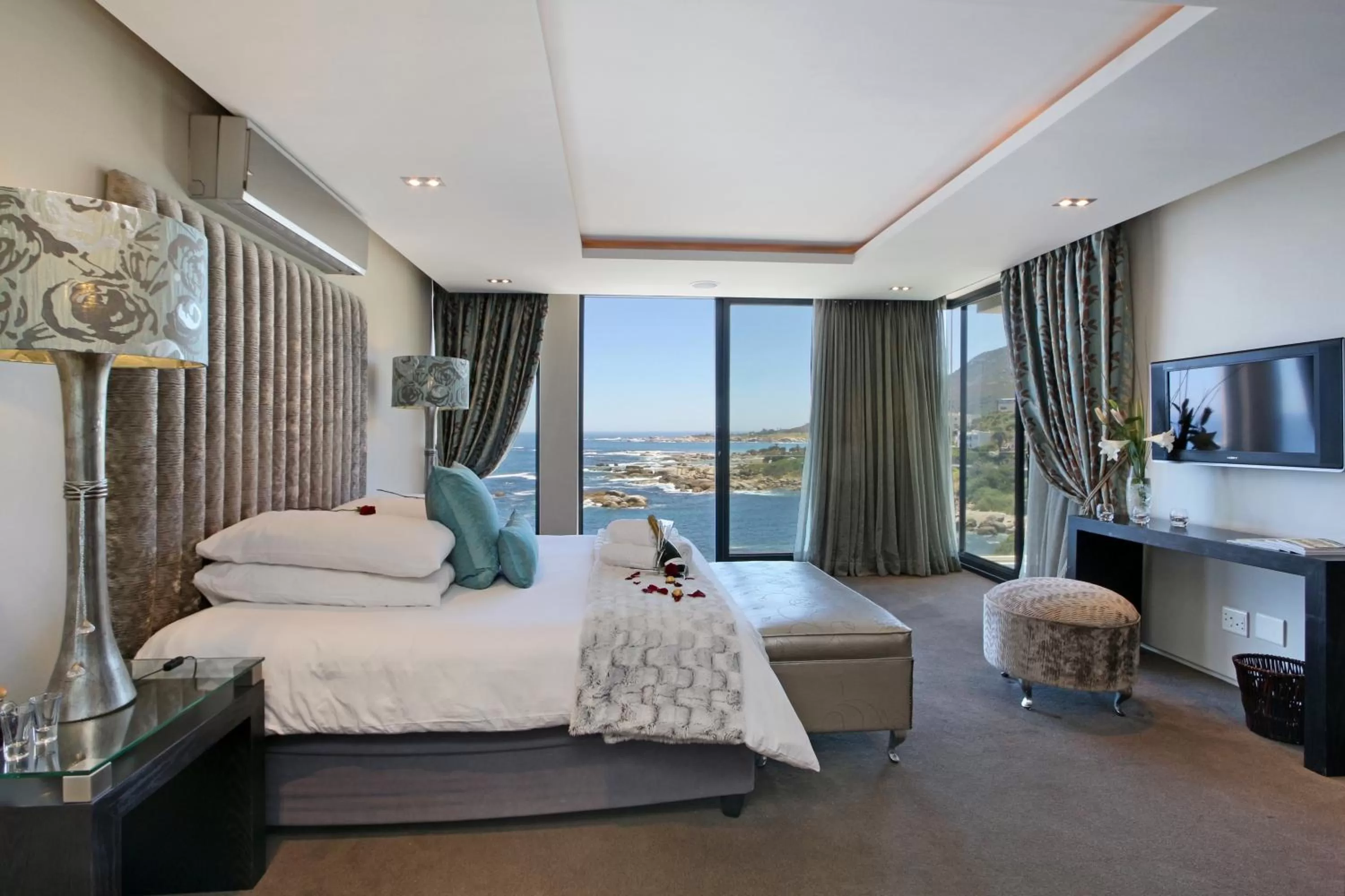 Bed in Azamare Guest House